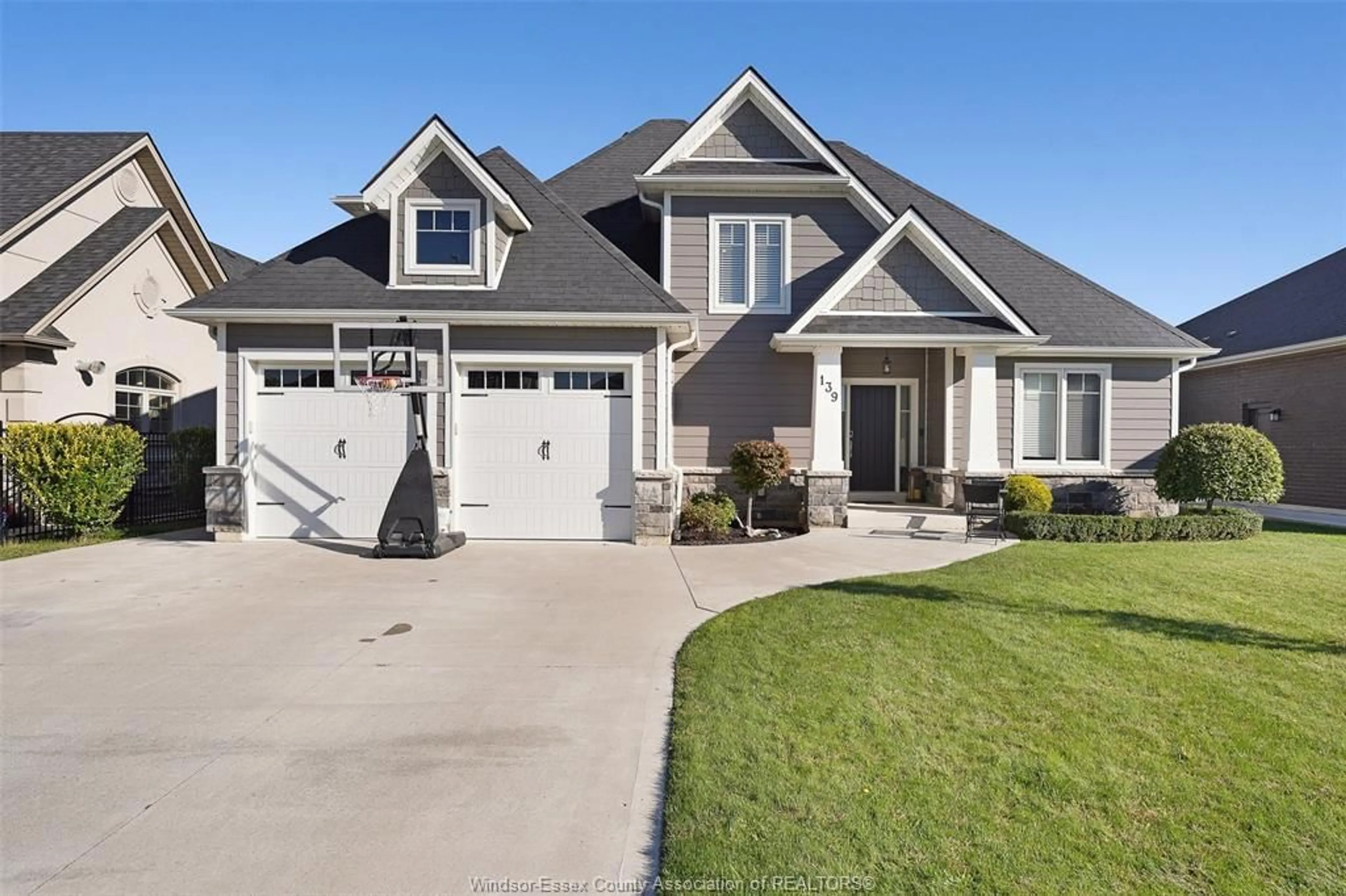 Home with vinyl exterior material, street for 139 Blue Jay Cres, Kingsville Ontario N9Y 0E3