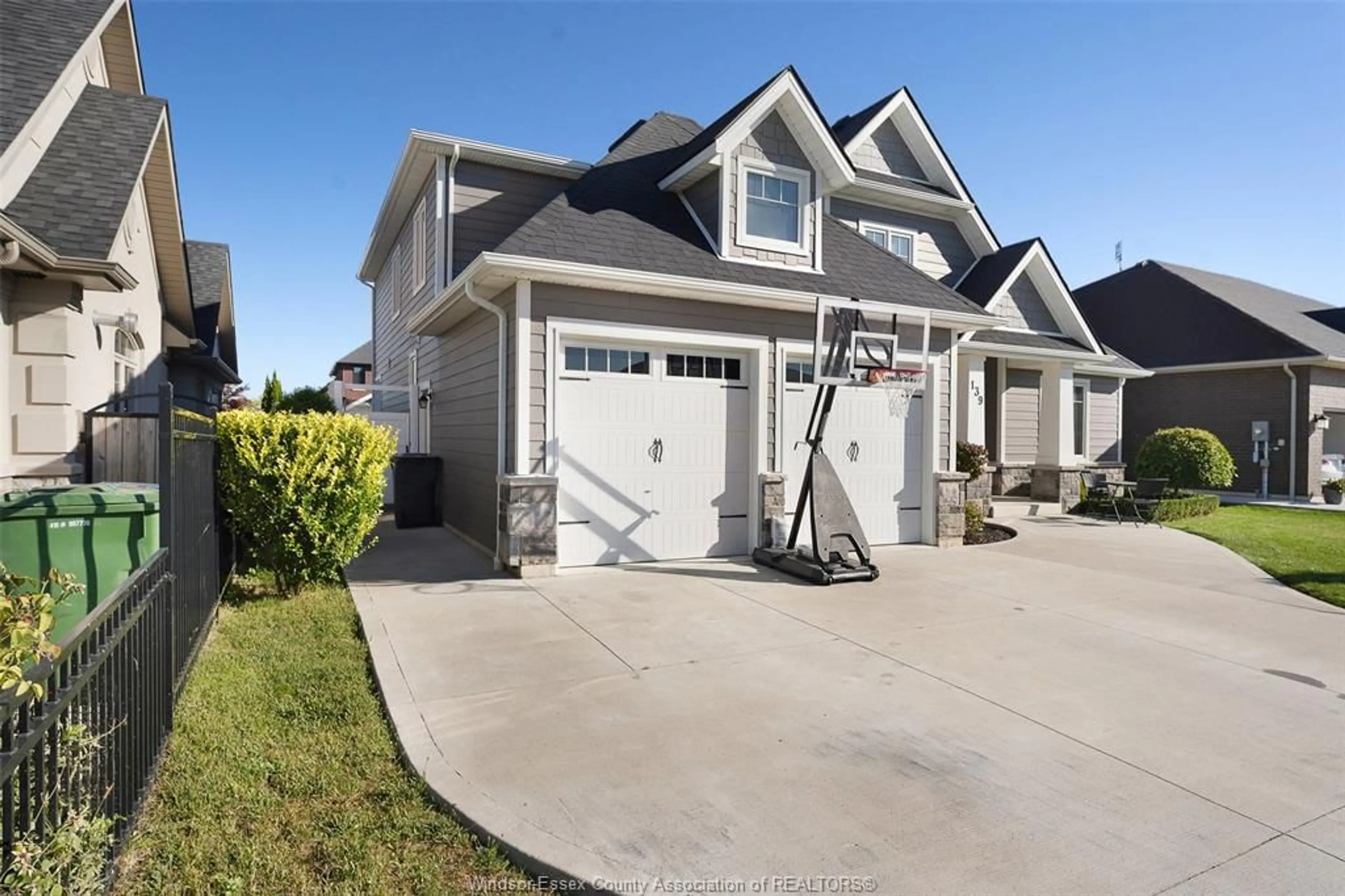 Home with vinyl exterior material, street for 139 Blue Jay Cres, Kingsville Ontario N9Y 0E3
