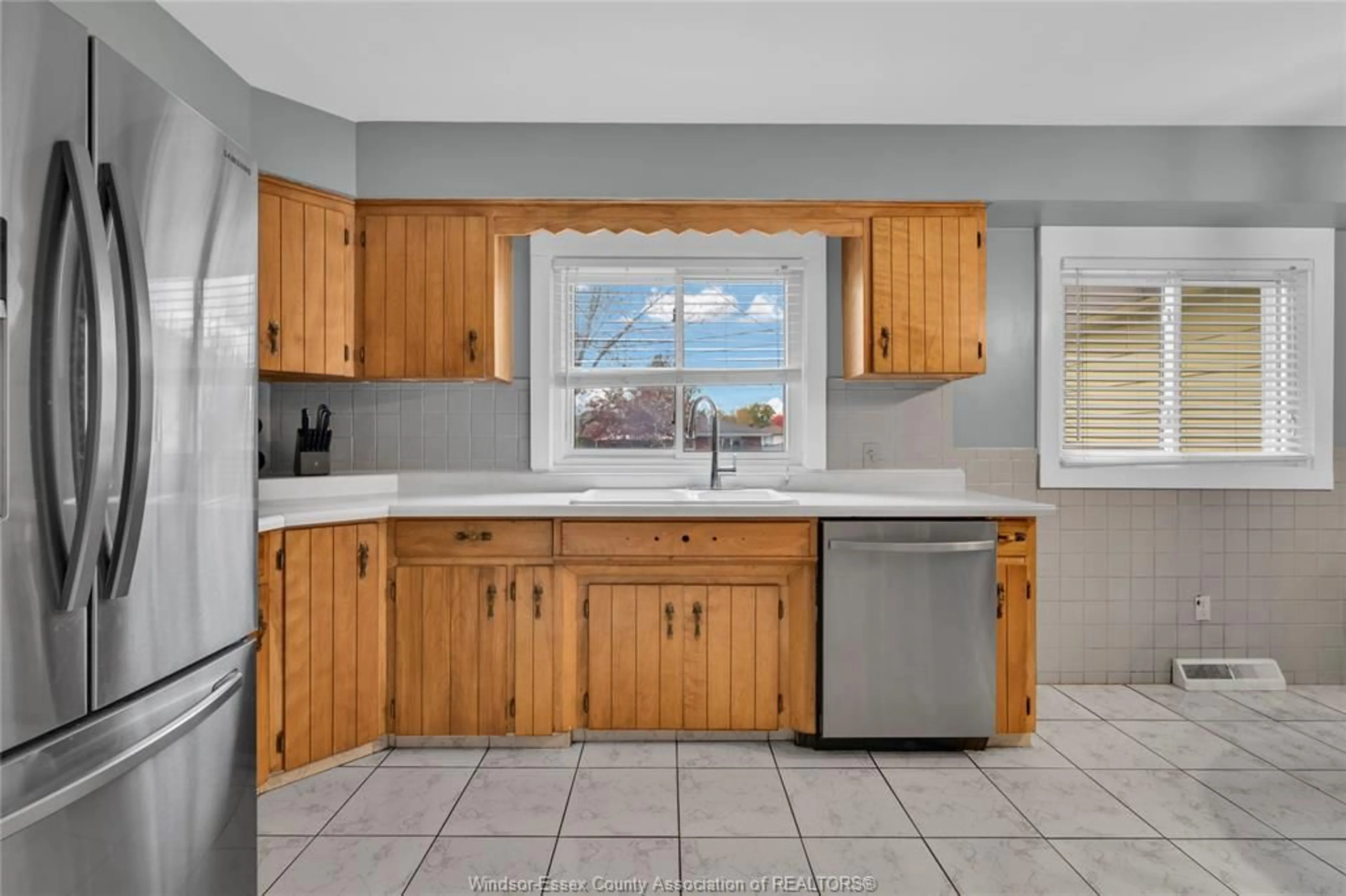 Standard kitchen, ceramic/tile floor for 2539 Alexandra, Windsor Ontario N9E 2J4