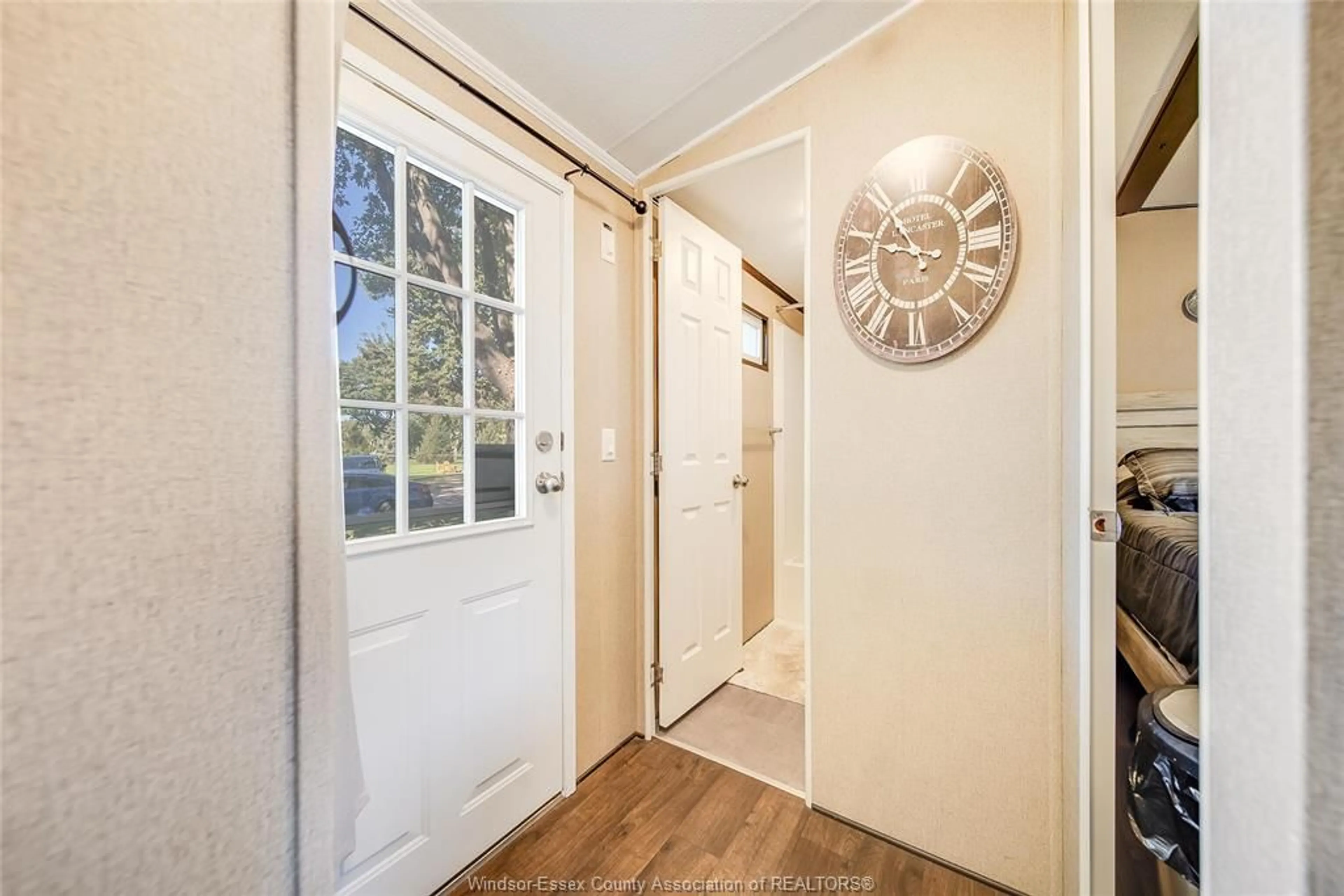 Indoor entryway for 981 COUNTY RD. 2 #535, Lakeshore Ontario N8L 1B4