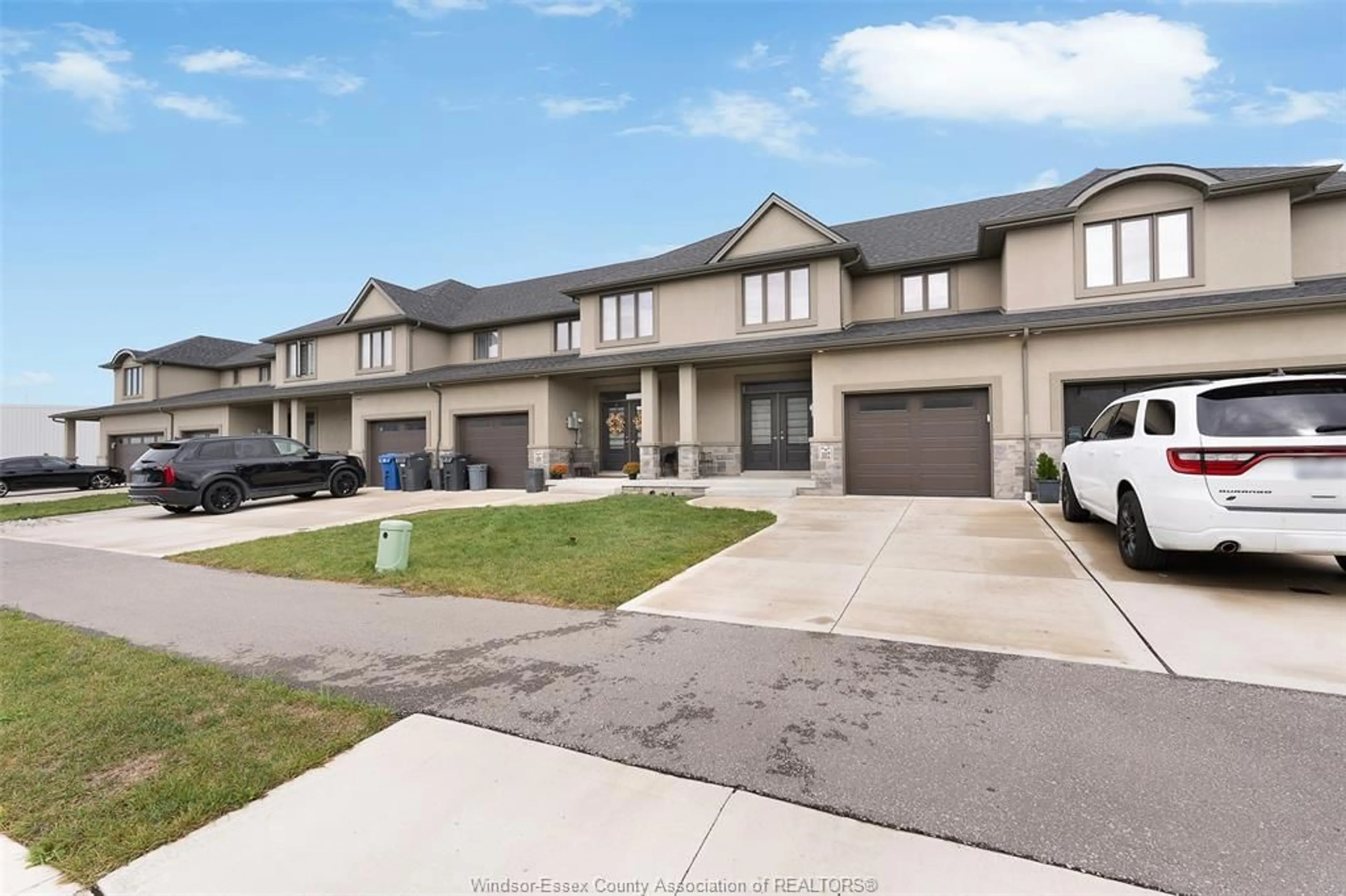A pic from outside/outdoor area/front of a property/back of a property/a pic from drone, street for 112 REED St, Essex Ontario N8M 0B2