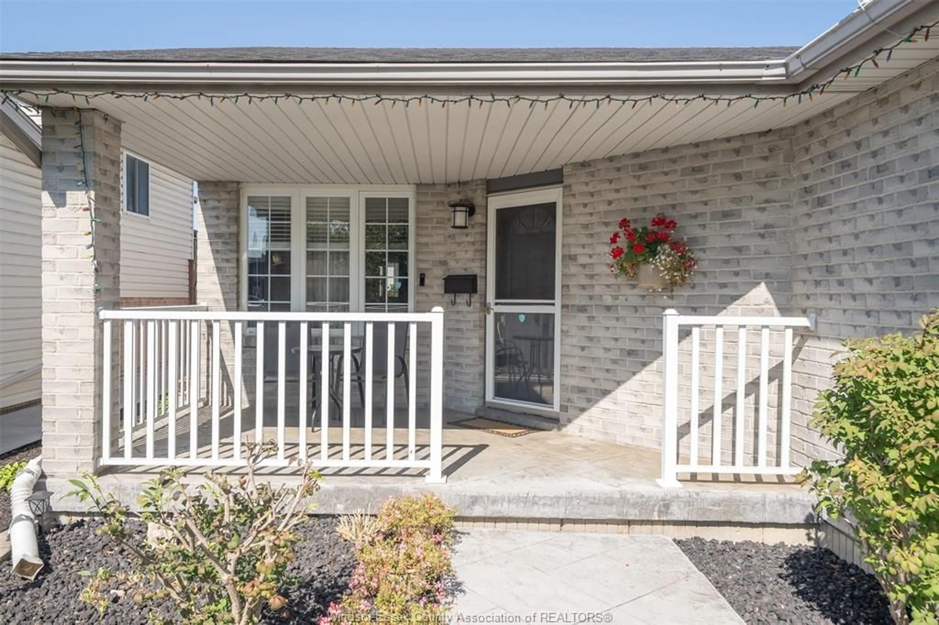 Home with vinyl exterior material, street for 1540 Fuller, Windsor Ontario N8W 5S5
