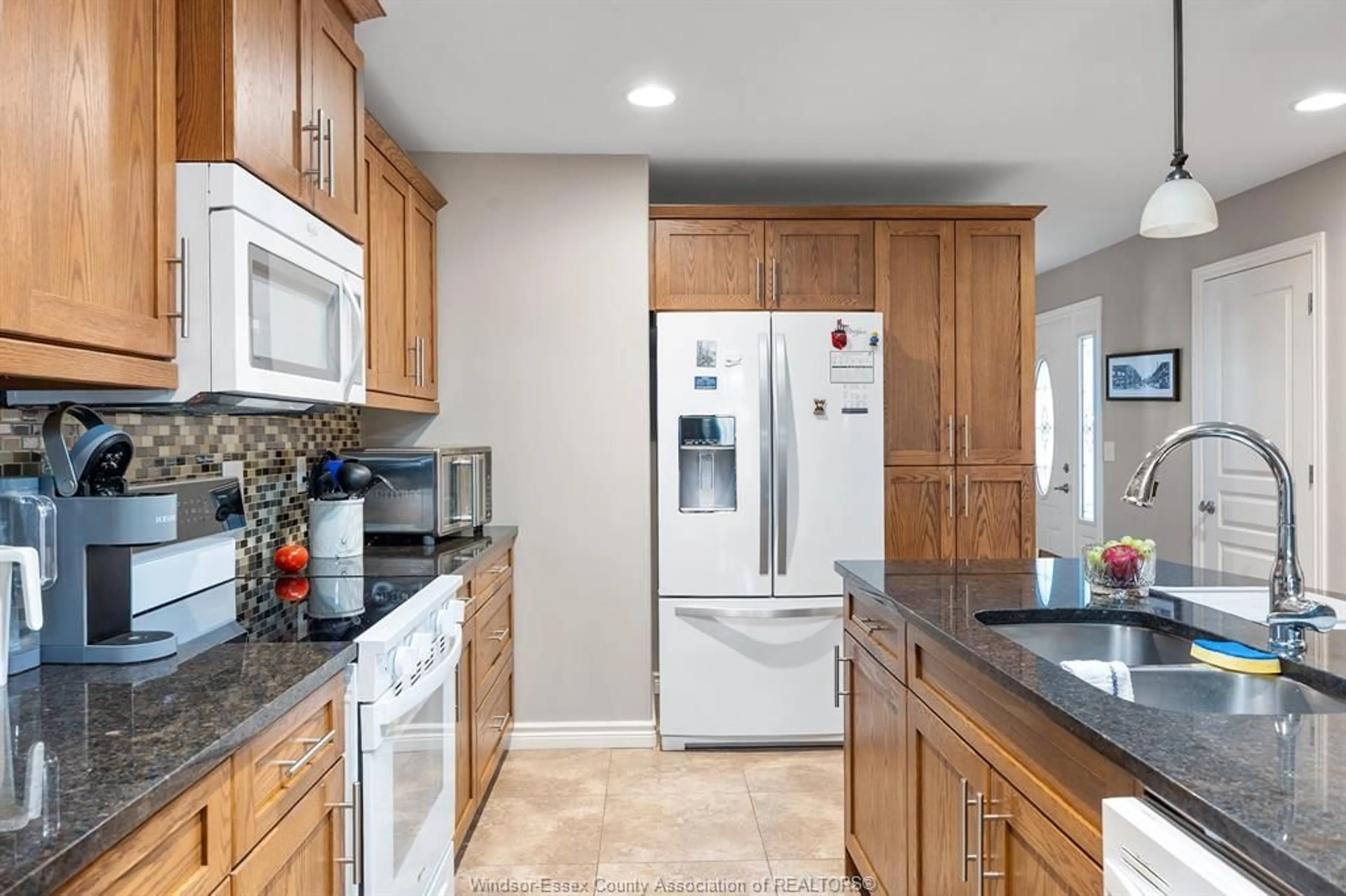 Standard kitchen, ceramic/tile floor for 93 KIMBALL, Essex Ontario N8M 0B7