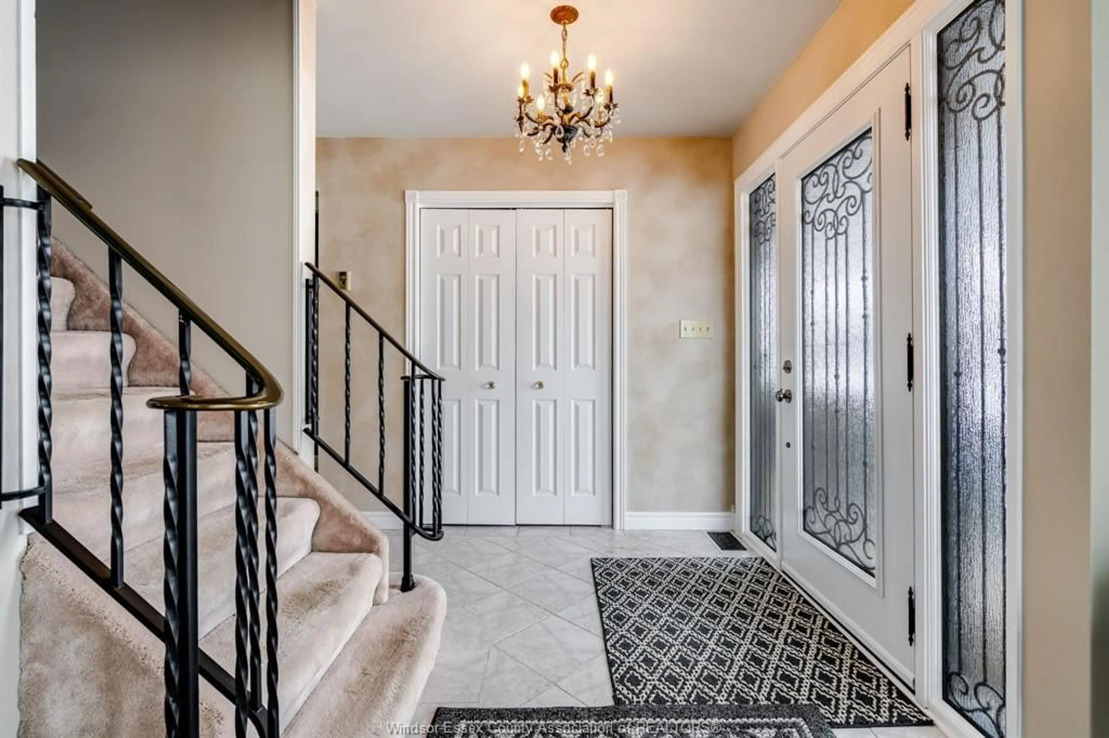 Indoor entryway for 1209 Mersea Road 1, Leamington Ontario N8H 3V7