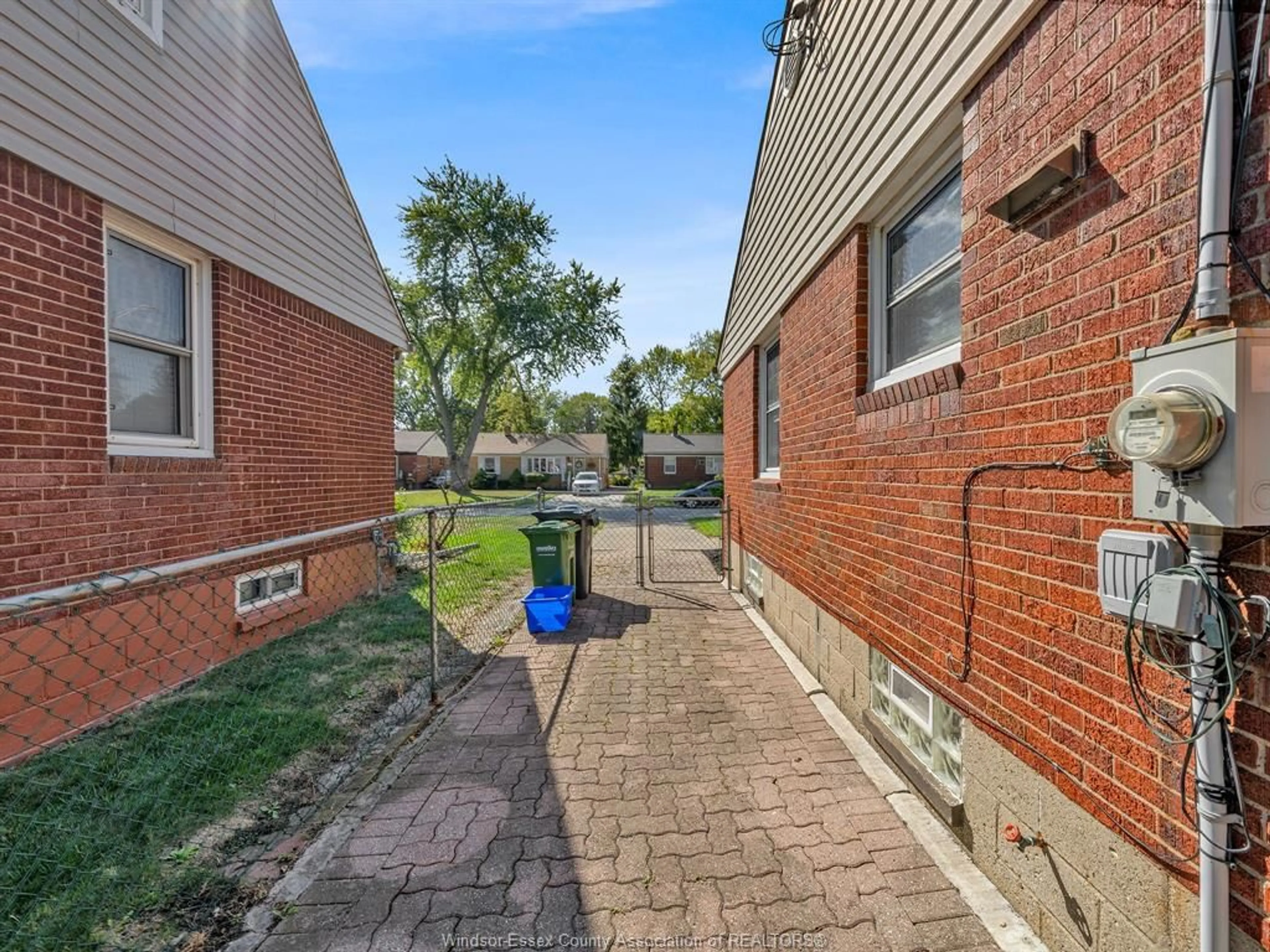 Unknown for 942 ISABELLE, Windsor Ontario N8S 3B2