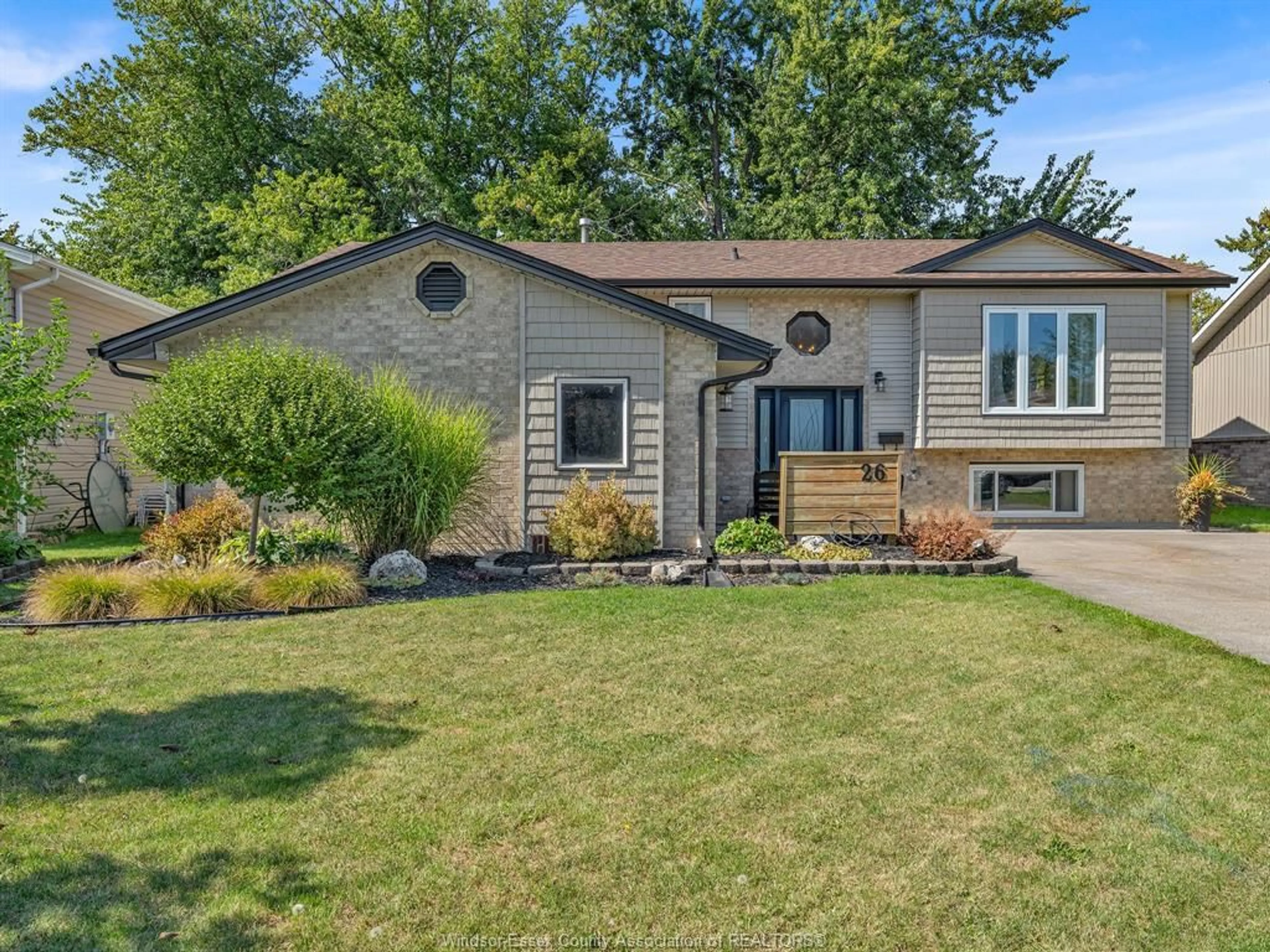 Home with vinyl exterior material, street for 26 KINGSWAY, Essex Ontario N8M 3E1