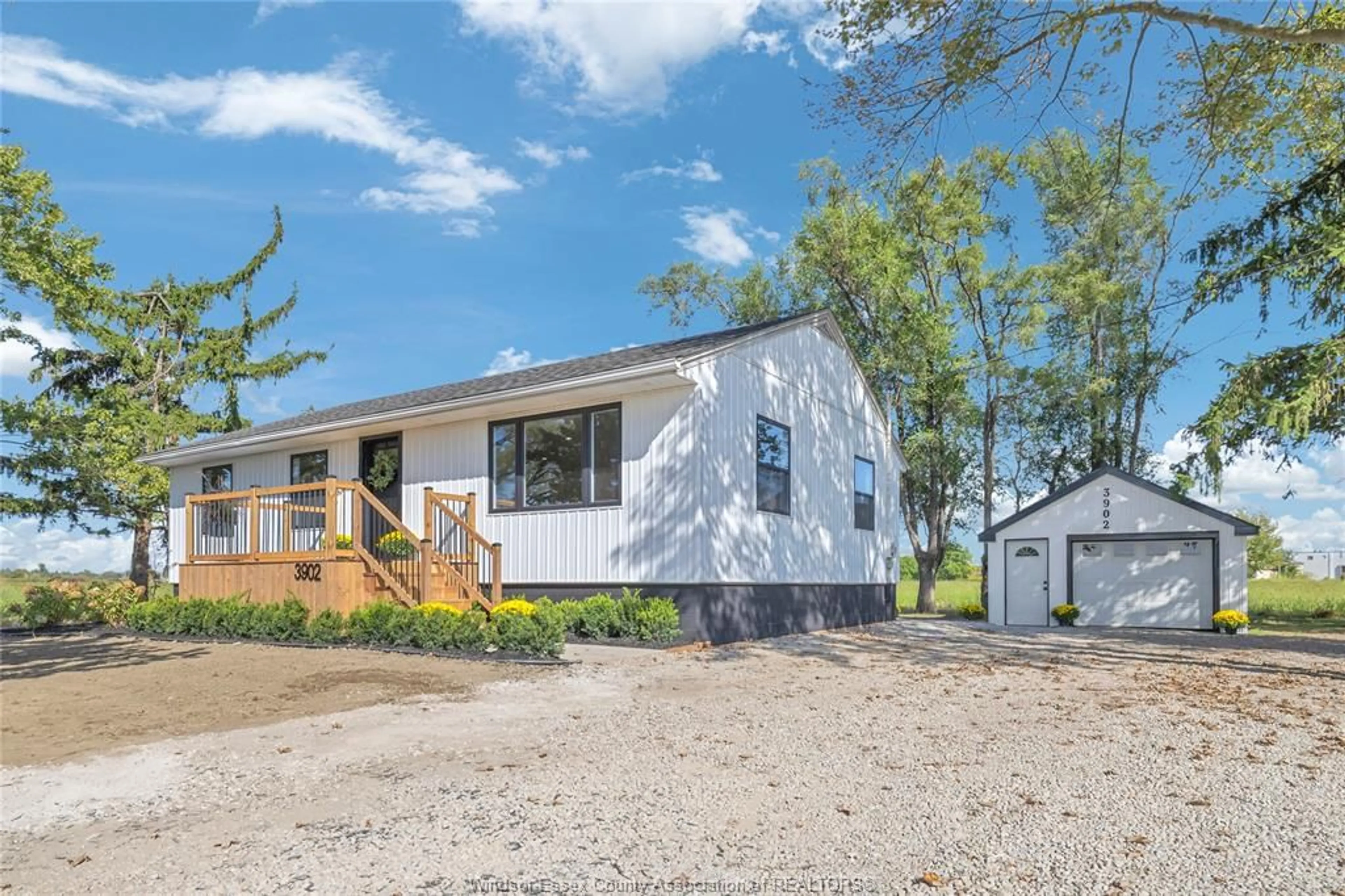Home with vinyl exterior material, unknown for 3902 MANNING Rd, Lakeshore Ontario N0R 1K0