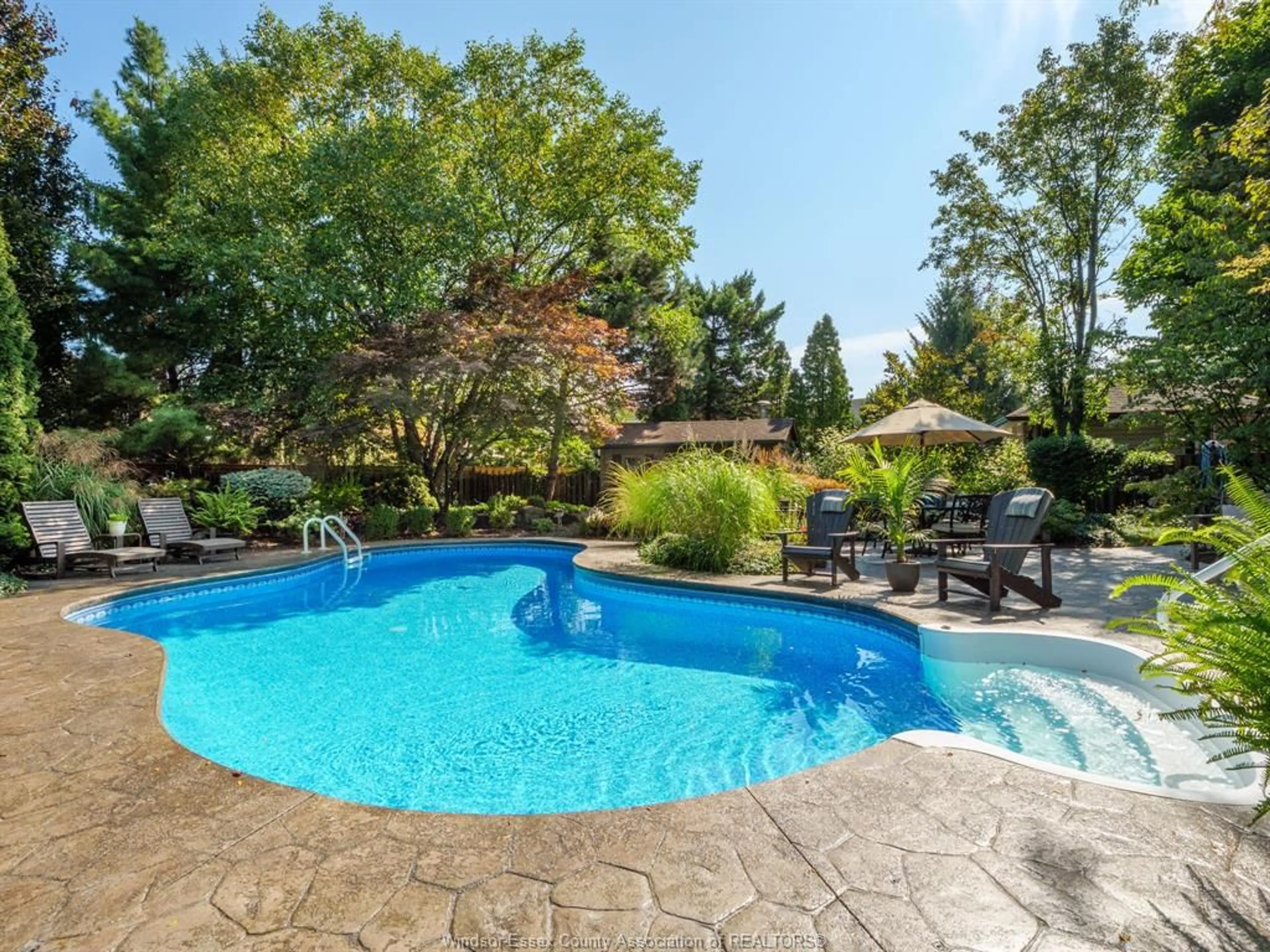 Pool for 450 LEFFLER Dr, Tecumseh Ontario N8N 4Y2