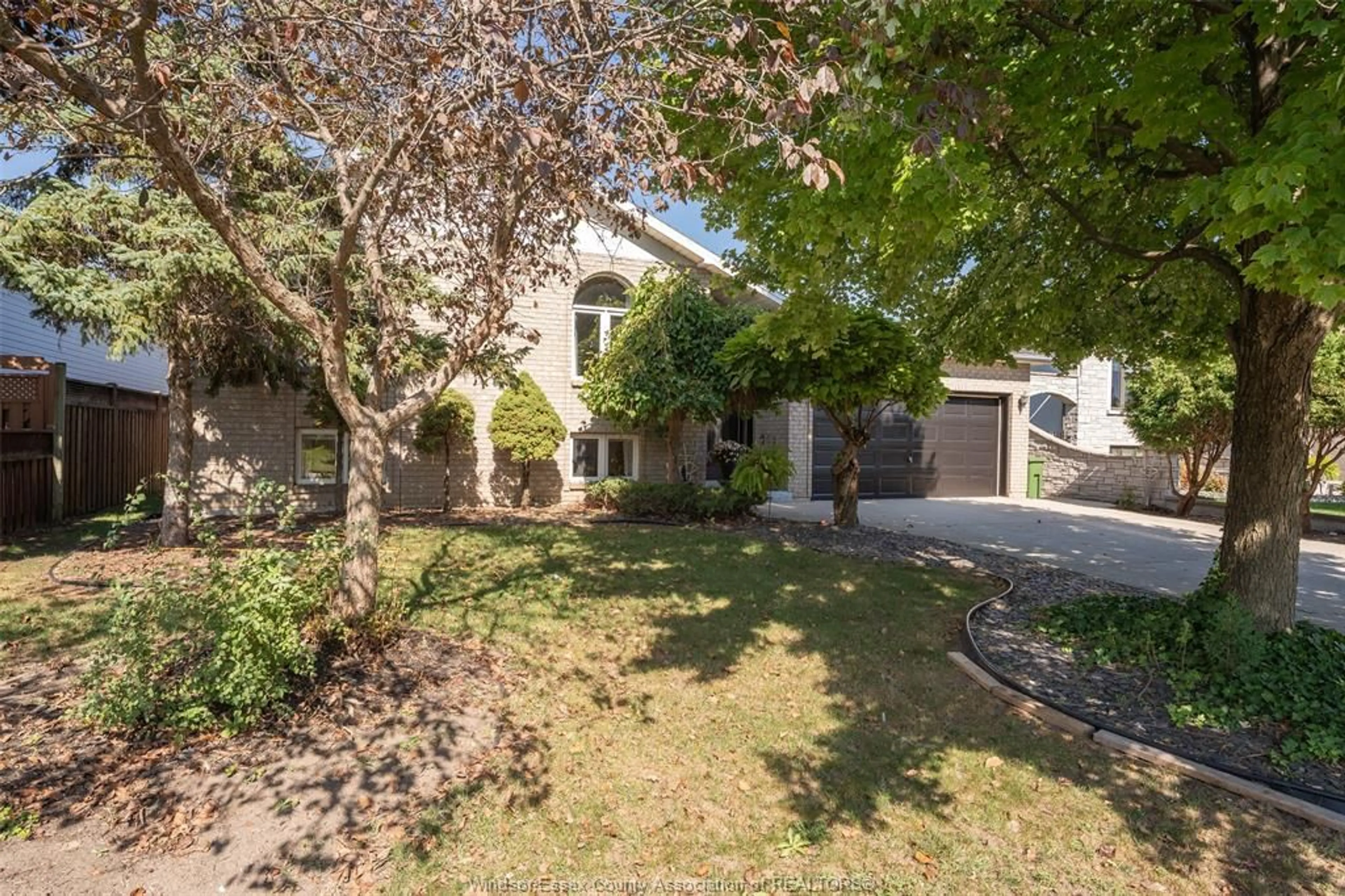 A pic from outside/outdoor area/front of a property/back of a property/a pic from drone, street for 445 Olcott Ave, LaSalle Ontario N9J 3L1
