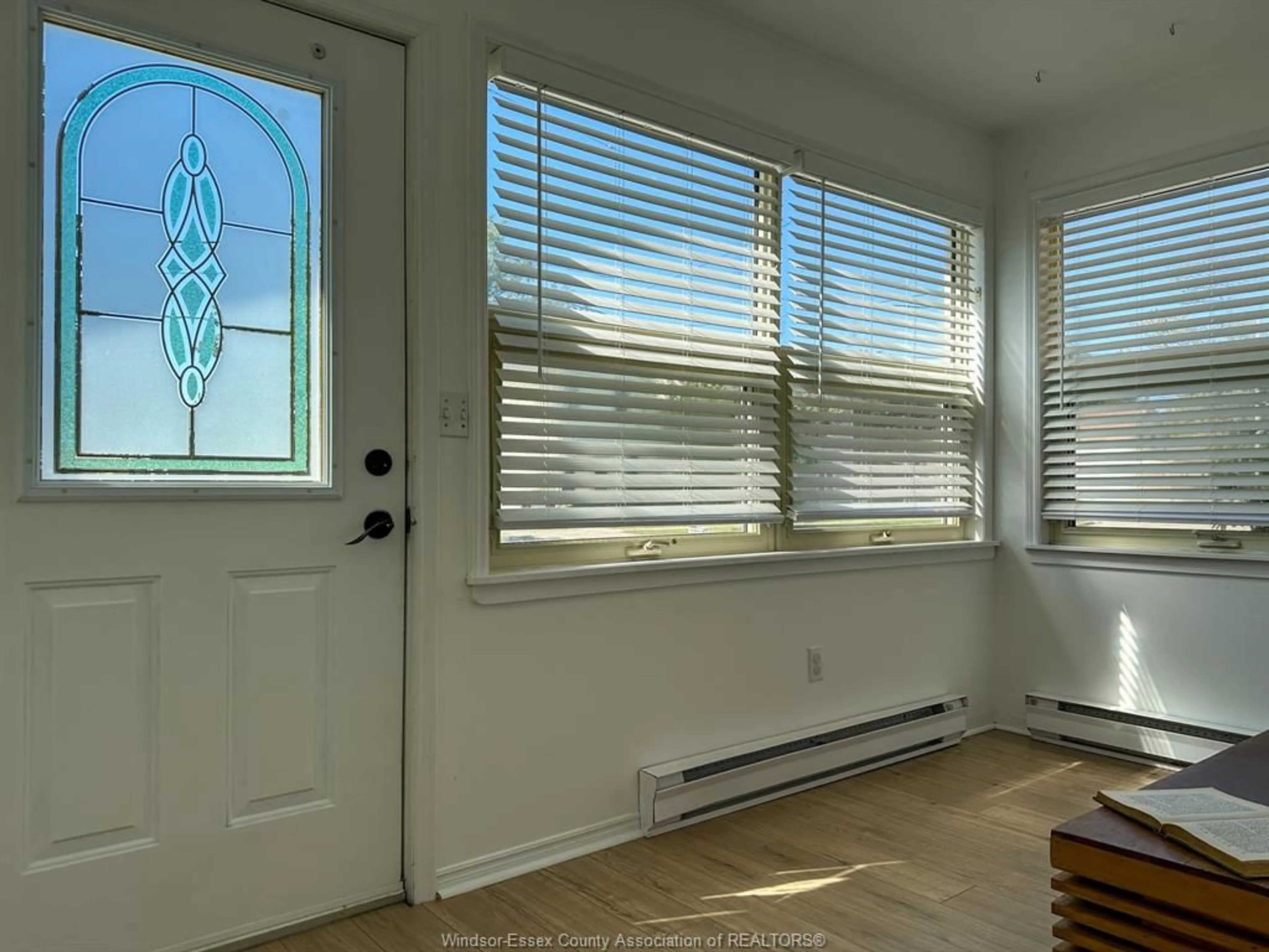 Indoor entryway for 25 ALICE ST N, Essex Ontario N8M 1C8