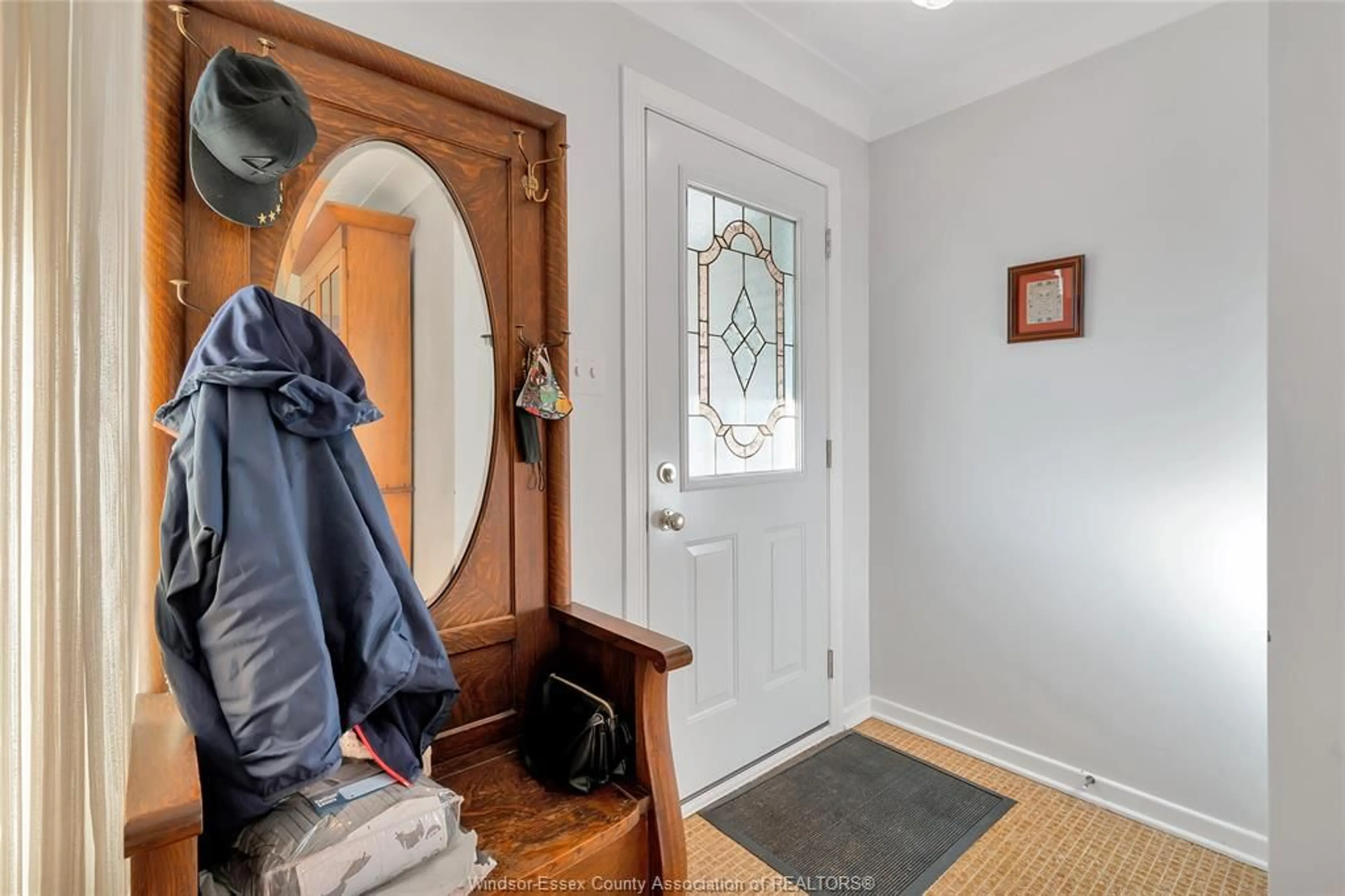 Indoor entryway for 16 LONGFELLOW Lane, Leamington Ontario N8H 2R9