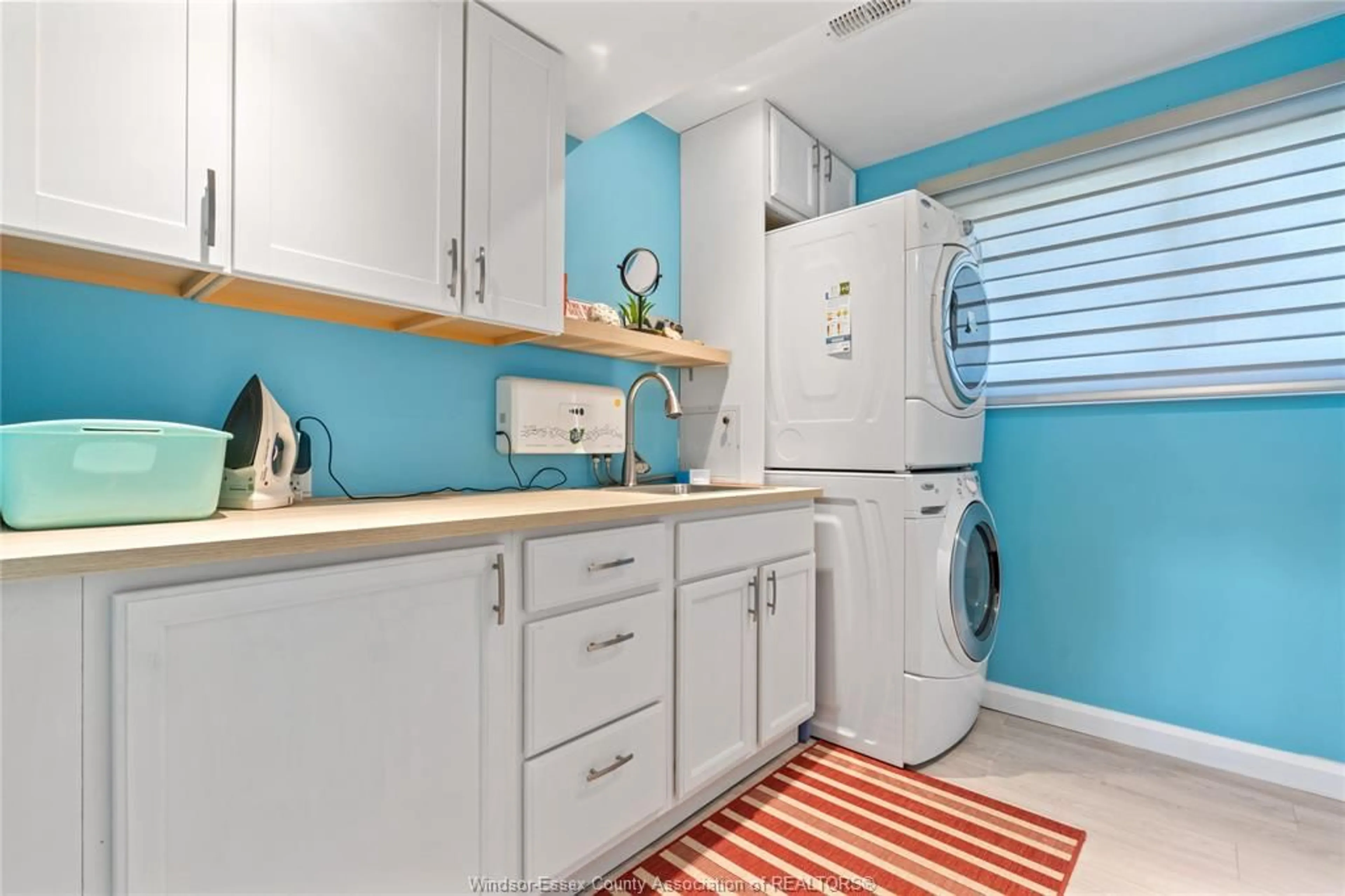 Laundry room for 649 ESTATE Pk, Tecumseh Ontario N8N 3C7
