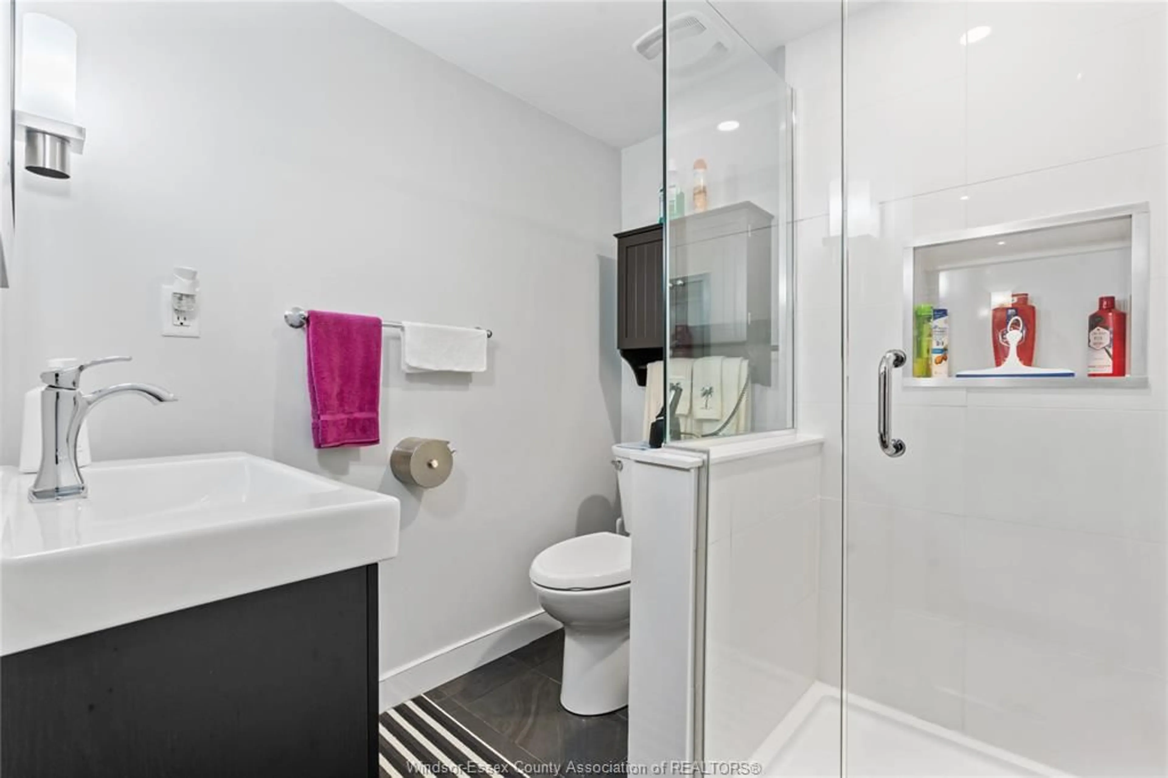 Standard bathroom, ceramic/tile floor for 649 ESTATE Pk, Tecumseh Ontario N8N 3C7