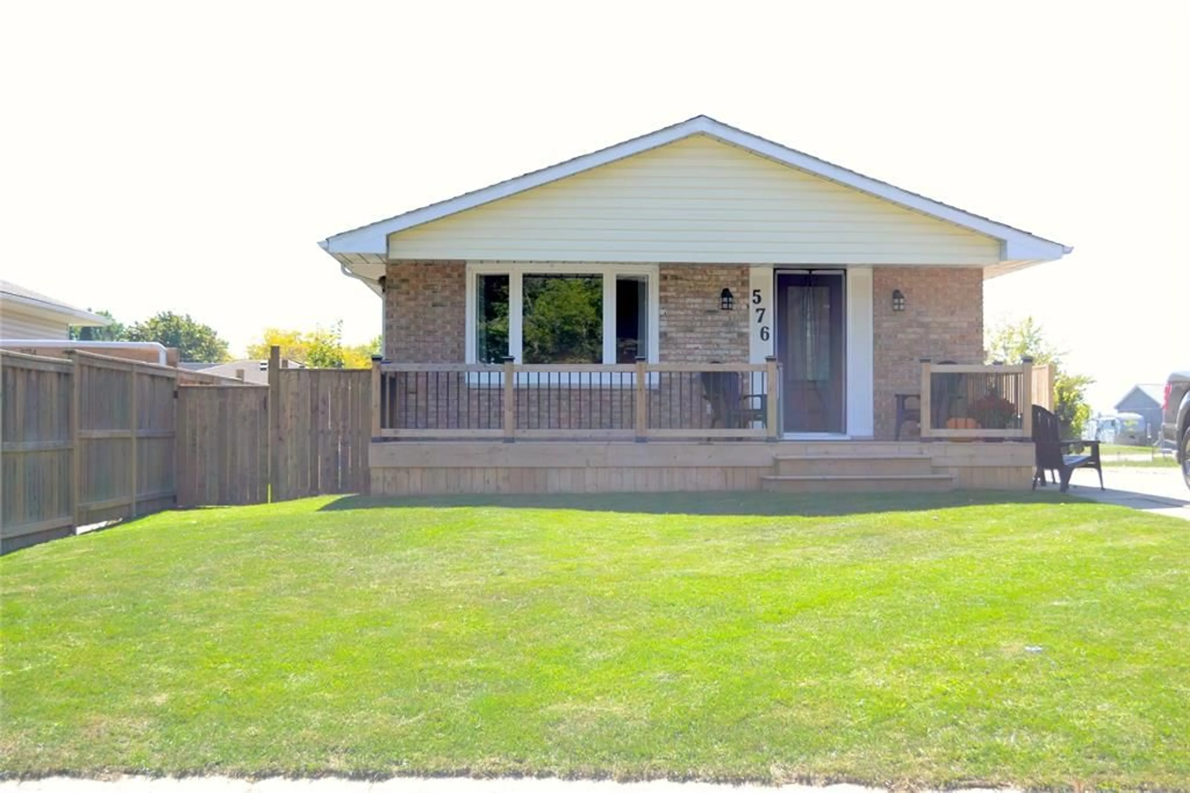 Unknown for 576 FRONT St, Plympton-Wyoming Ontario N0N 1T0