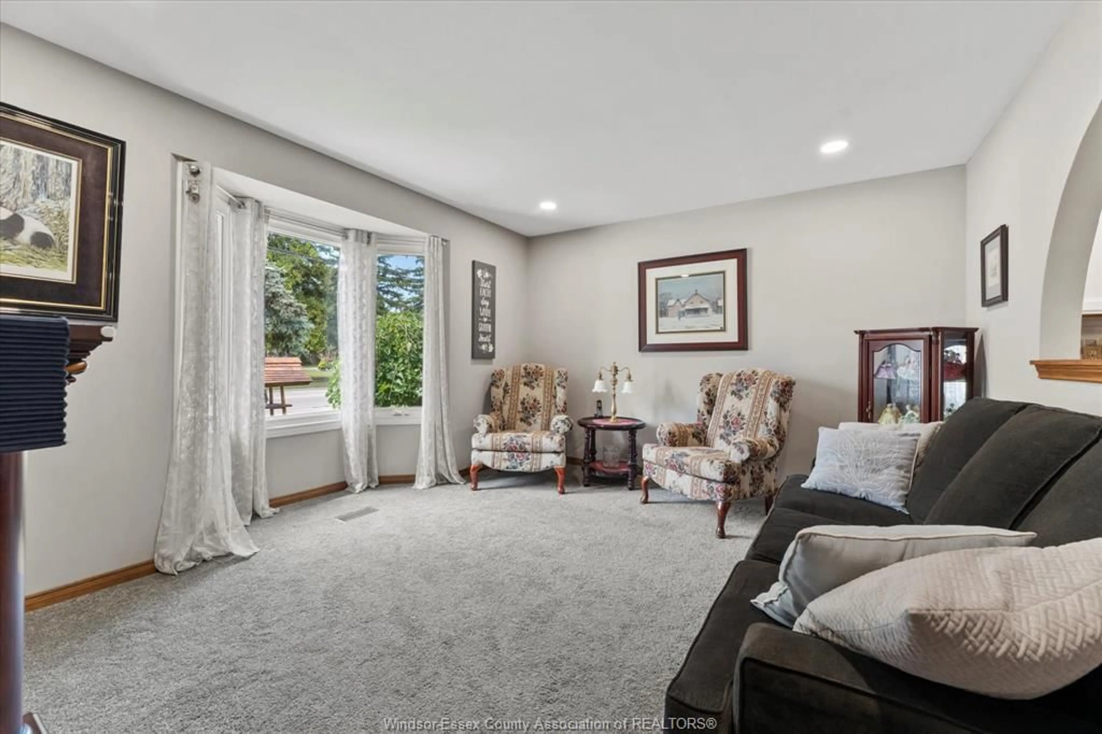 Living room with furniture, carpet floor for 576 Lesperance, Tecumseh Ontario N8N 1W4