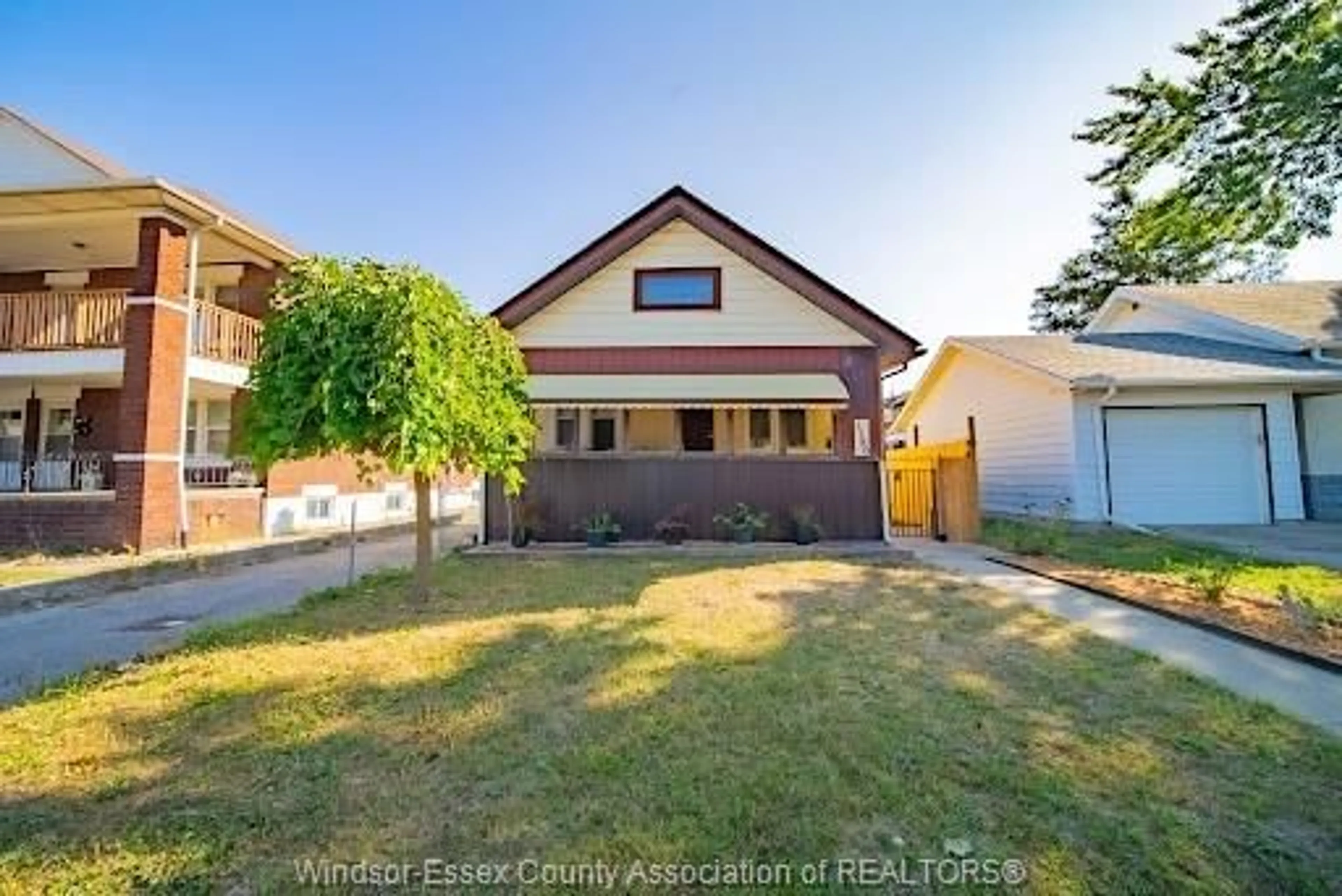 A pic from outside/outdoor area/front of a property/back of a property/a pic from drone, street for 1186 PIERRE Ave, Windsor Ontario N9A 2L4