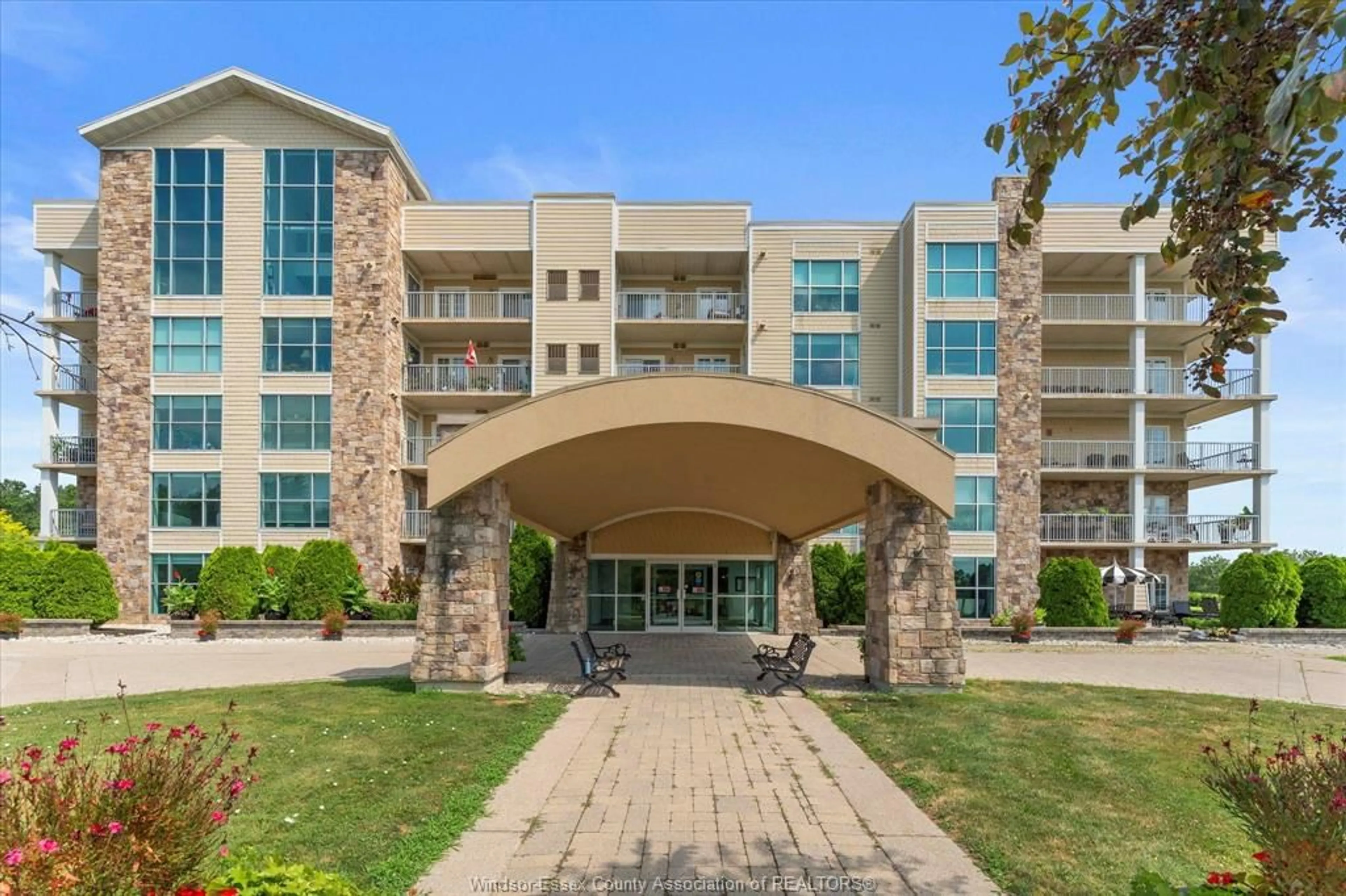 Indoor foyer for 34 BOBLO ISLAND Blvd #306, Amherstburg Ontario N9V 0C4