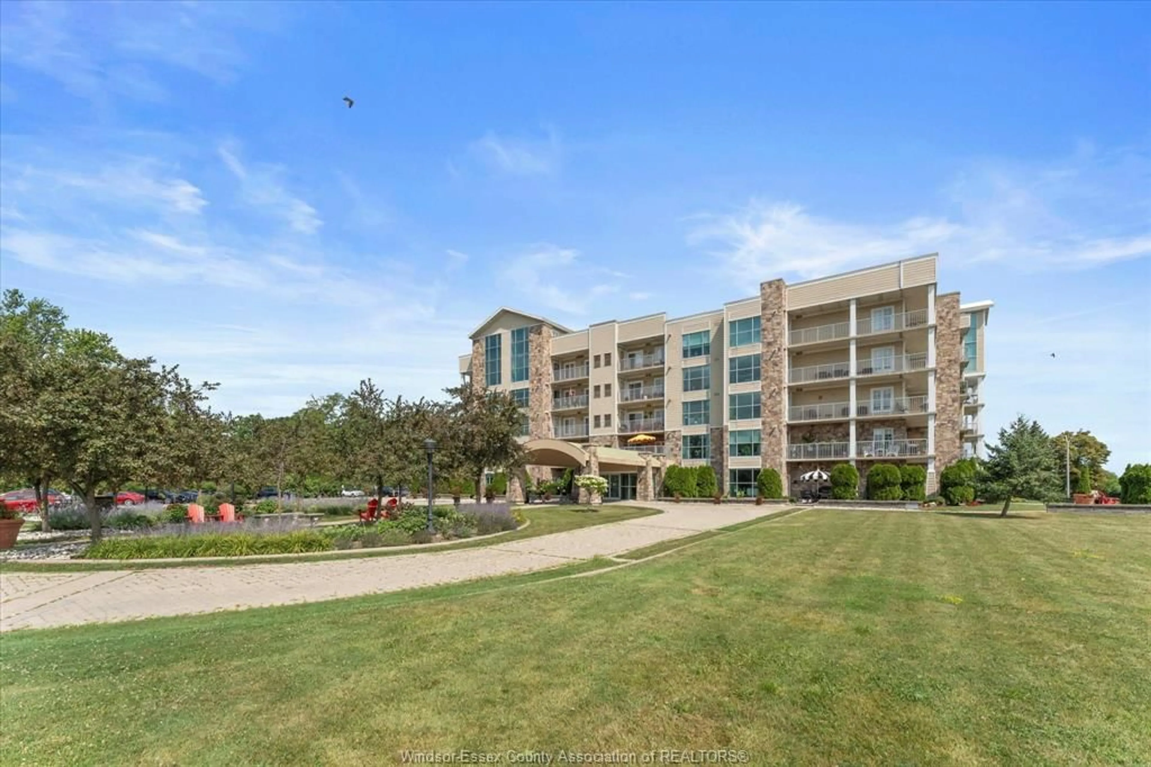 A pic from outside/outdoor area/front of a property/back of a property/a pic from drone, unknown for 34 BOBLO ISLAND Blvd #306, Amherstburg Ontario N9V 0C4