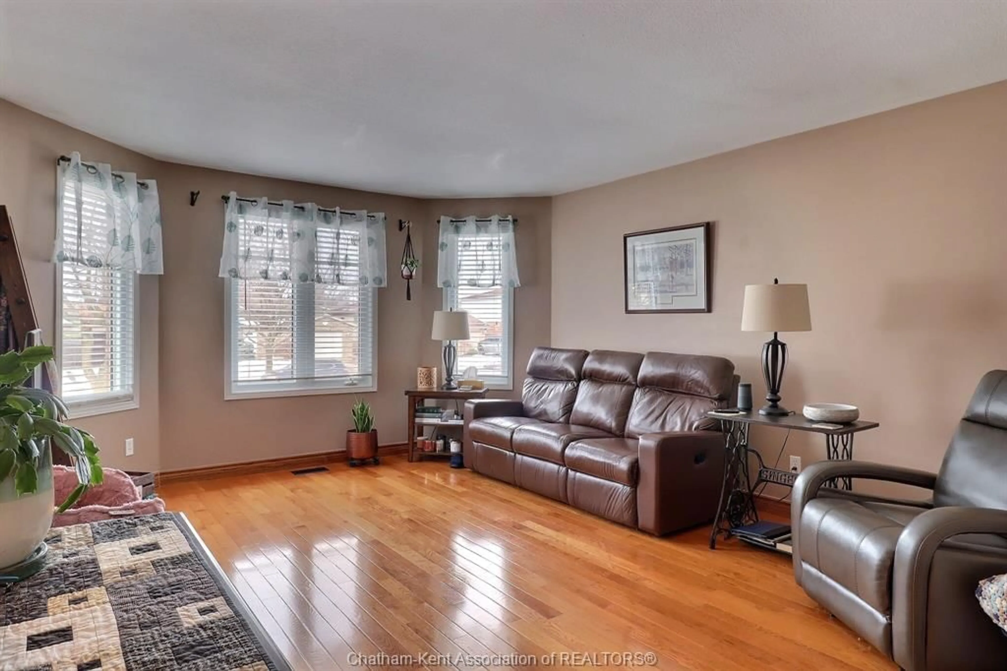 Living room with furniture, wood/laminate floor for 292 Valley Rd, Chatham Ontario N7L 4Y3