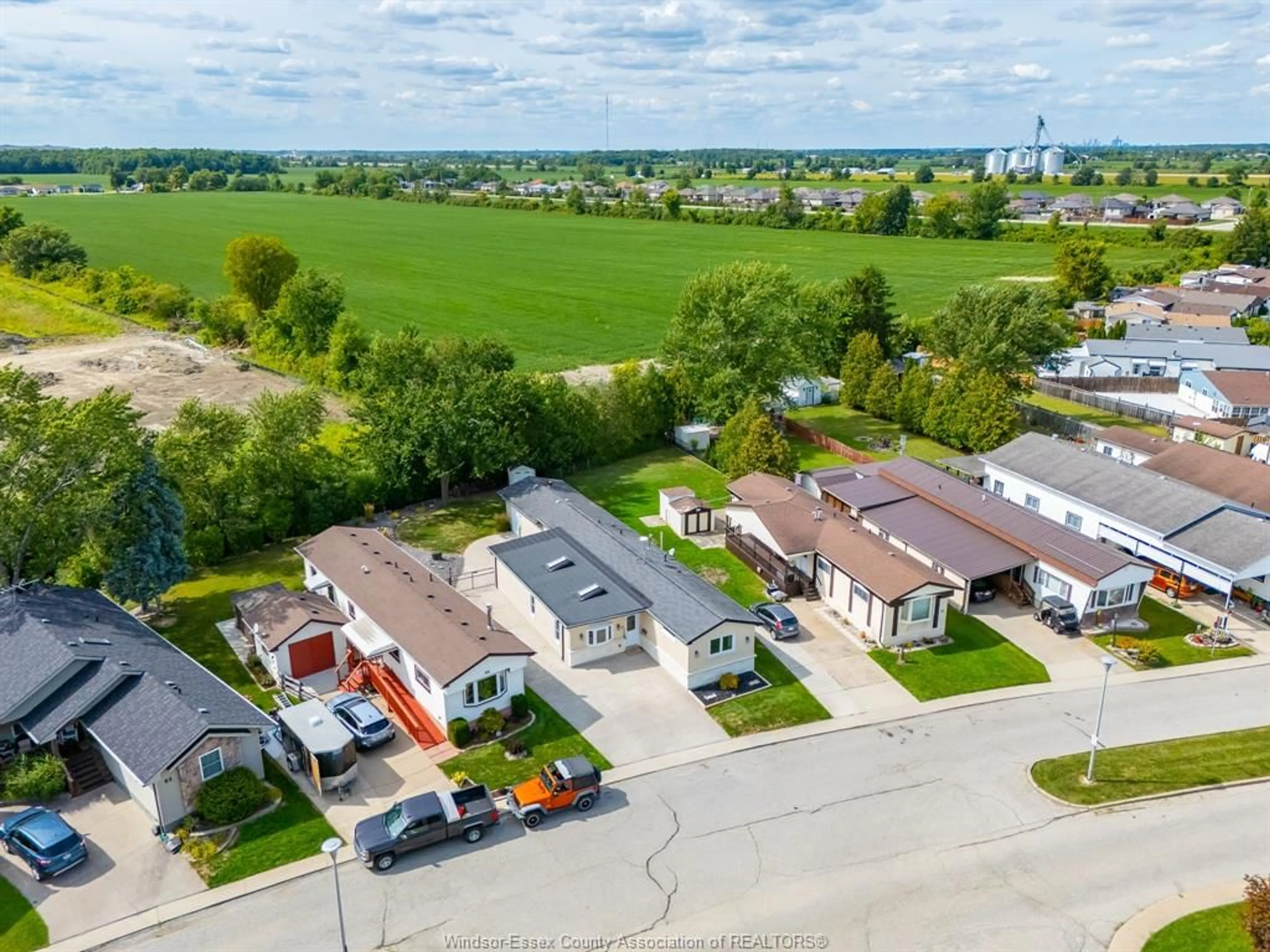 A pic from outside/outdoor area/front of a property/back of a property/a pic from drone, street for 66 Parkside Dr, Essex Ontario N0R 1J0