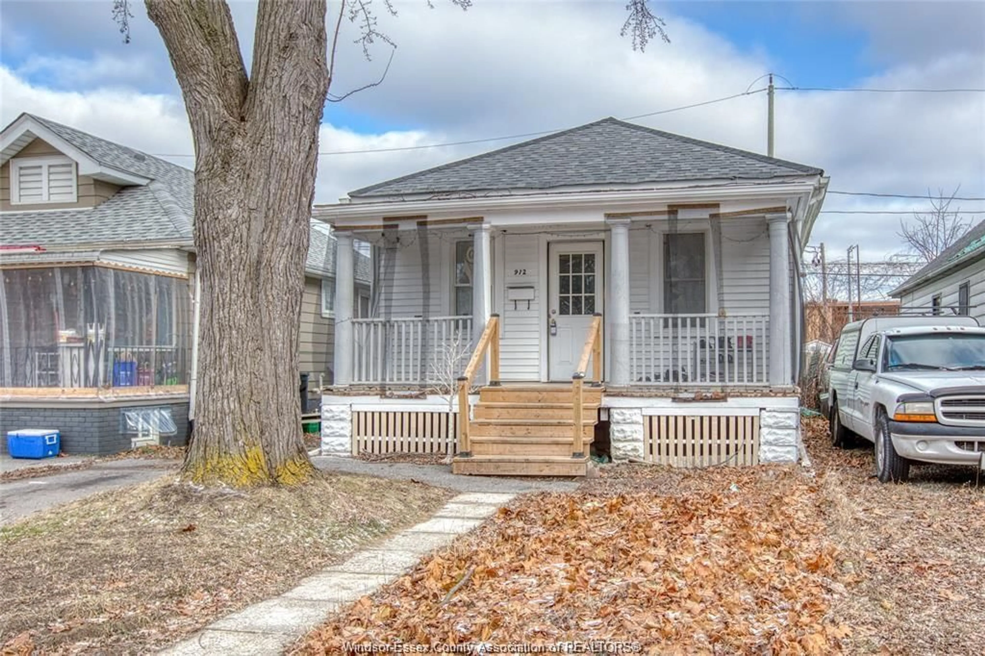 Unknown for 912 MCKAY Ave, Windsor Ontario N9B 2A5