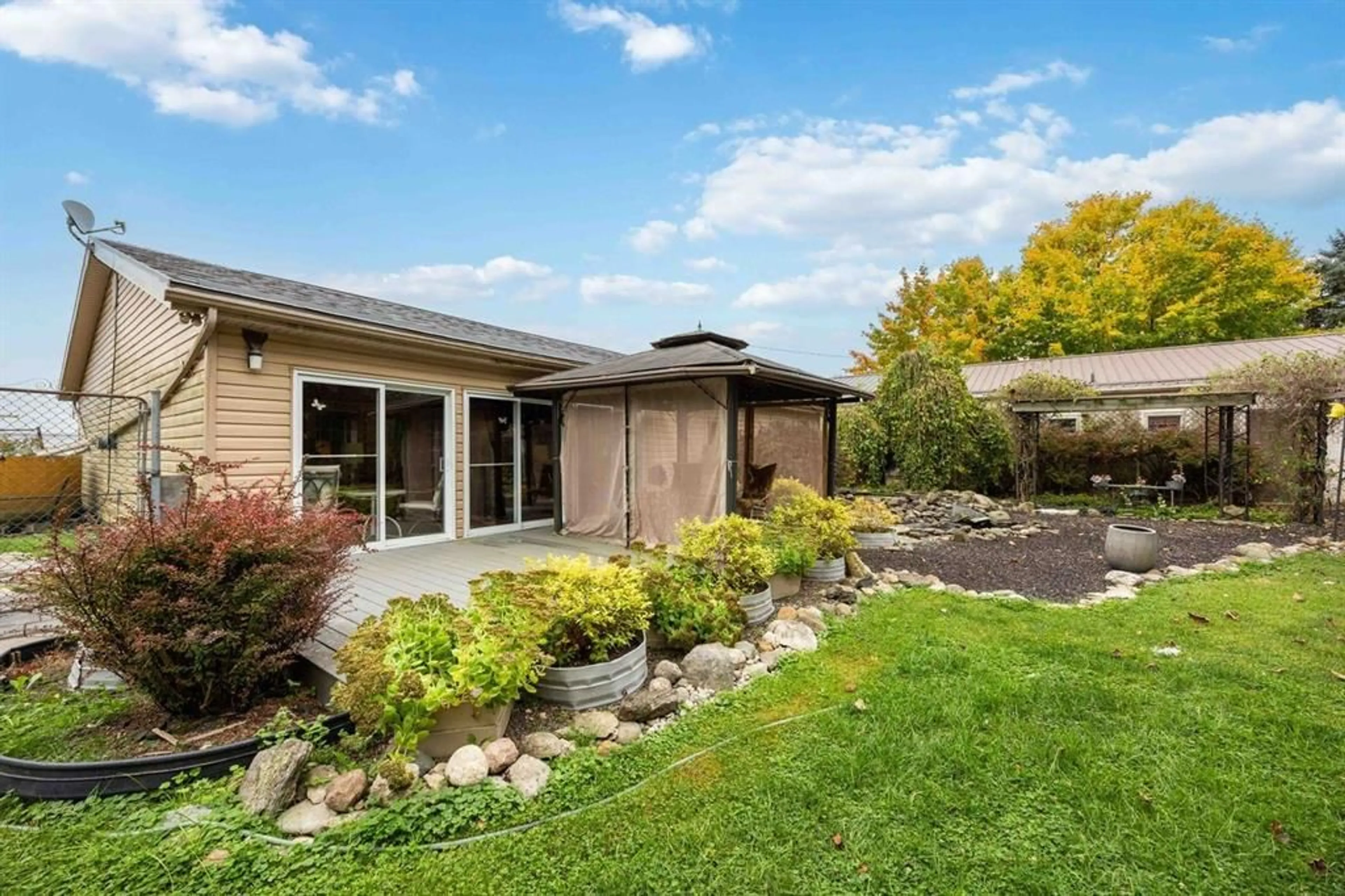 Home with brick exterior material, unknown for 3202 Petrolia Line, Enniskillen Ontario N0N 1R0