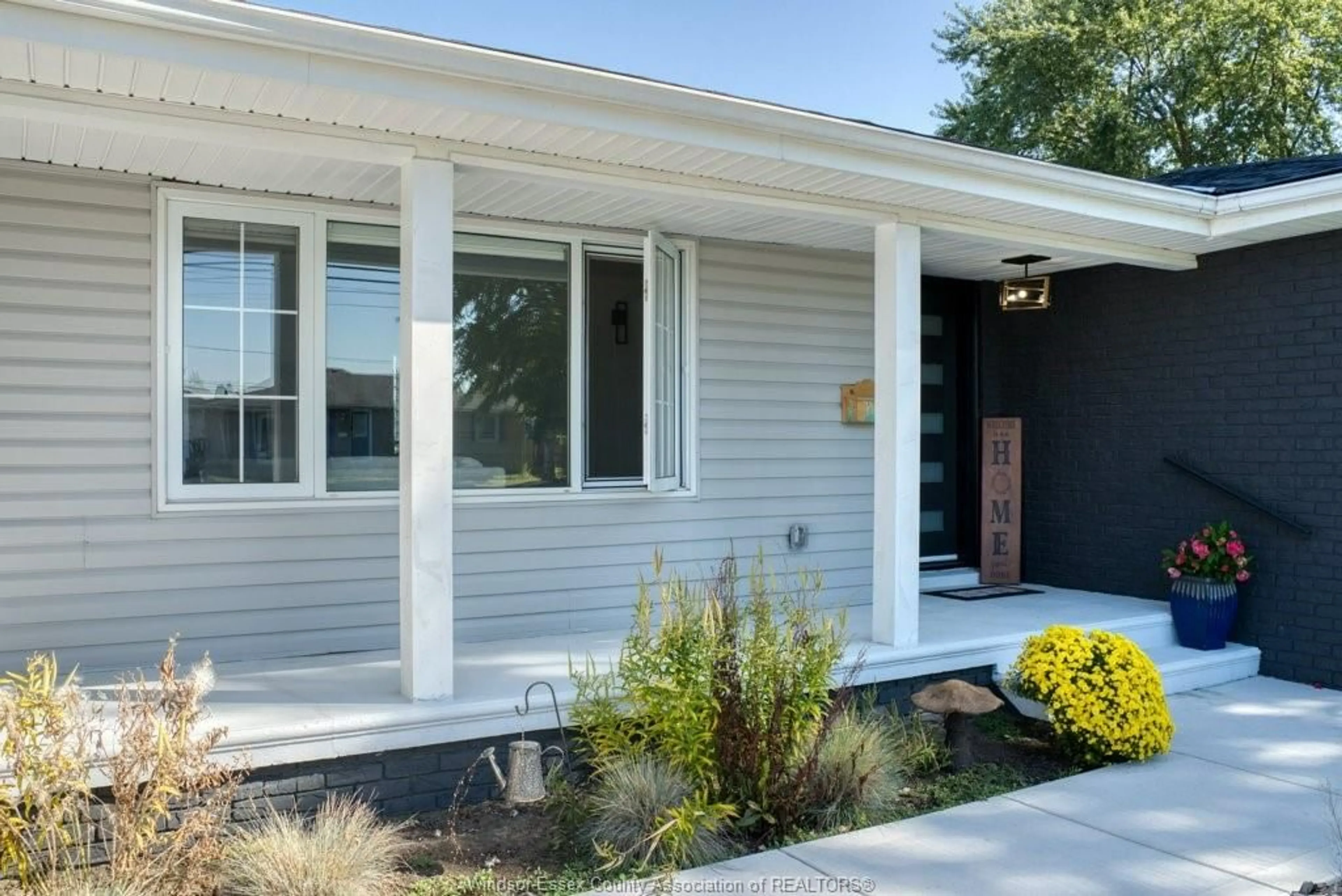 Home with vinyl exterior material, street for 495 VICTORY St, LaSalle Ontario N9J 1V8