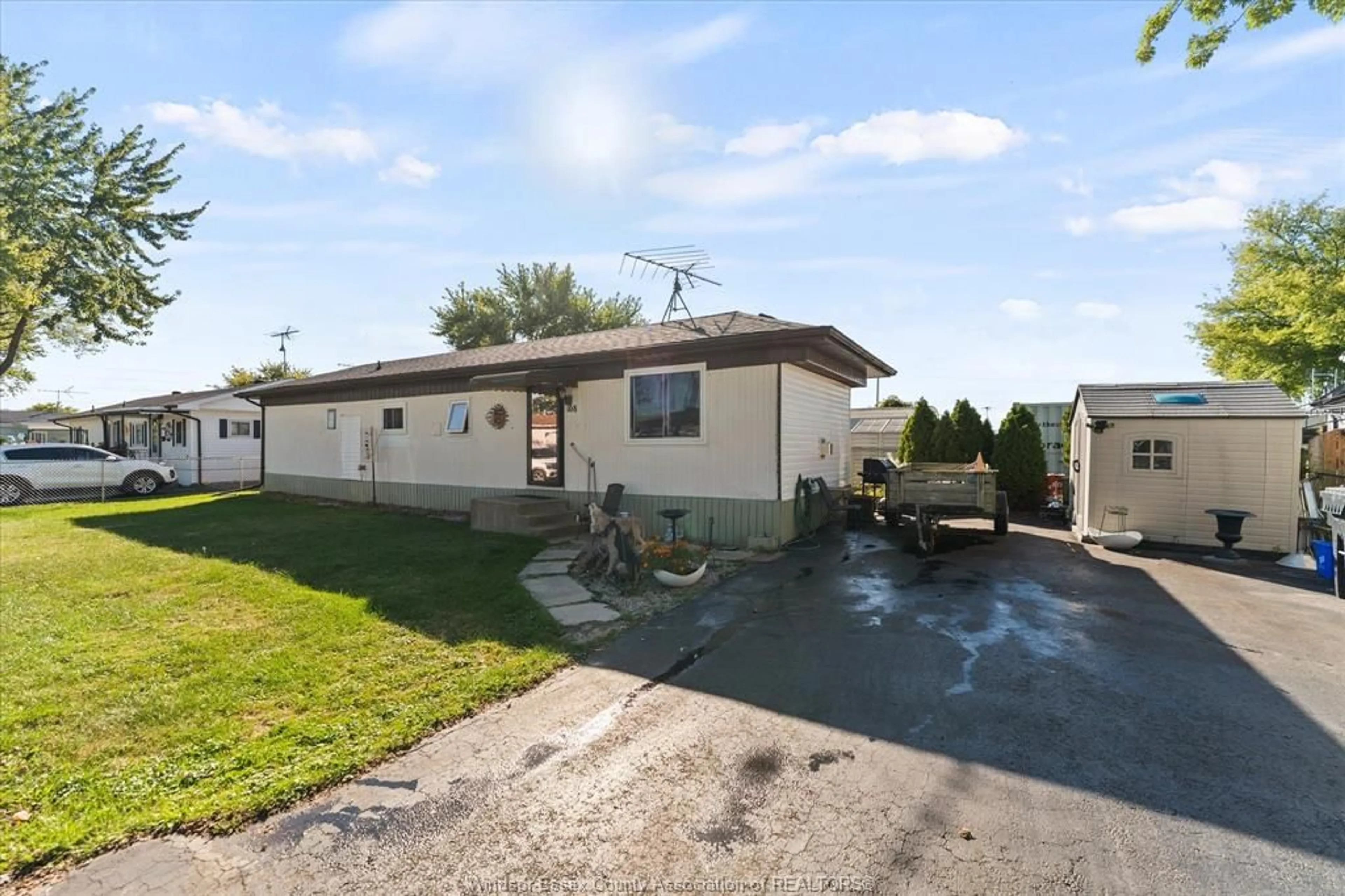 Unknown for 108 BROOKS, Lakeshore Ontario N8N 2P8
