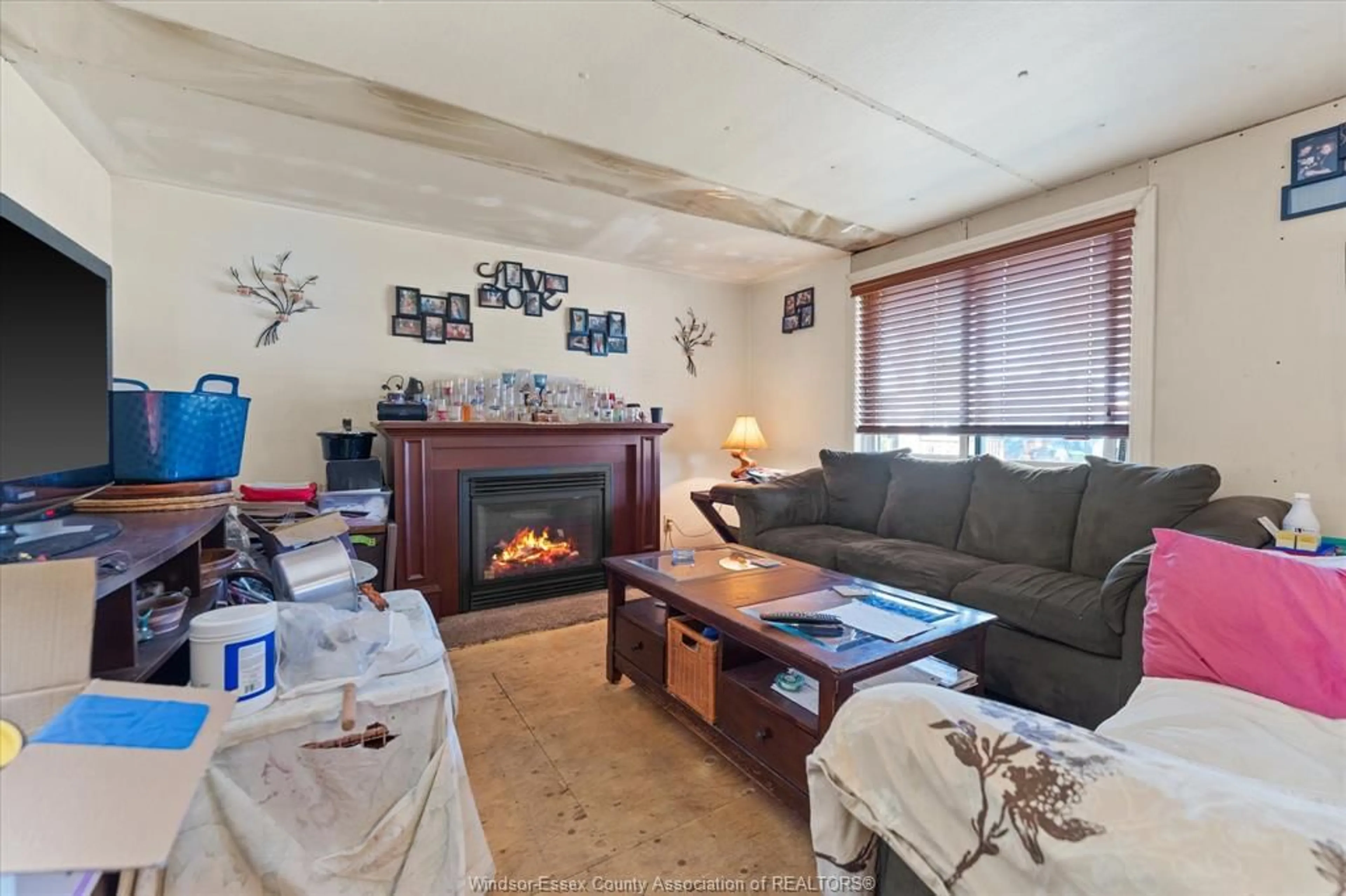 Living room with furniture, unknown for 108 BROOKS, Lakeshore Ontario N8N 2P8