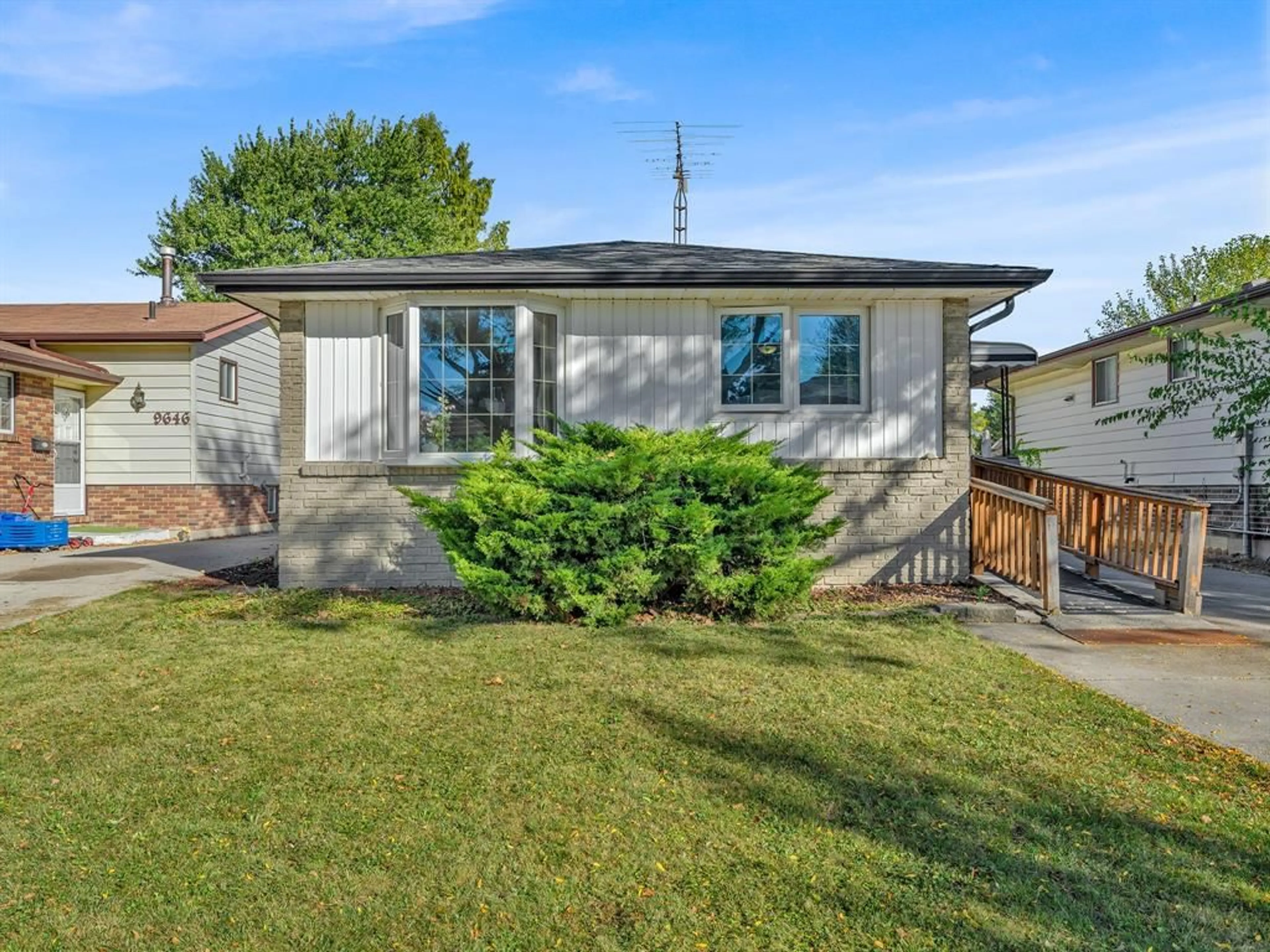Home with vinyl exterior material, street for 9654 Avery, Windsor Ontario N8R 2A2