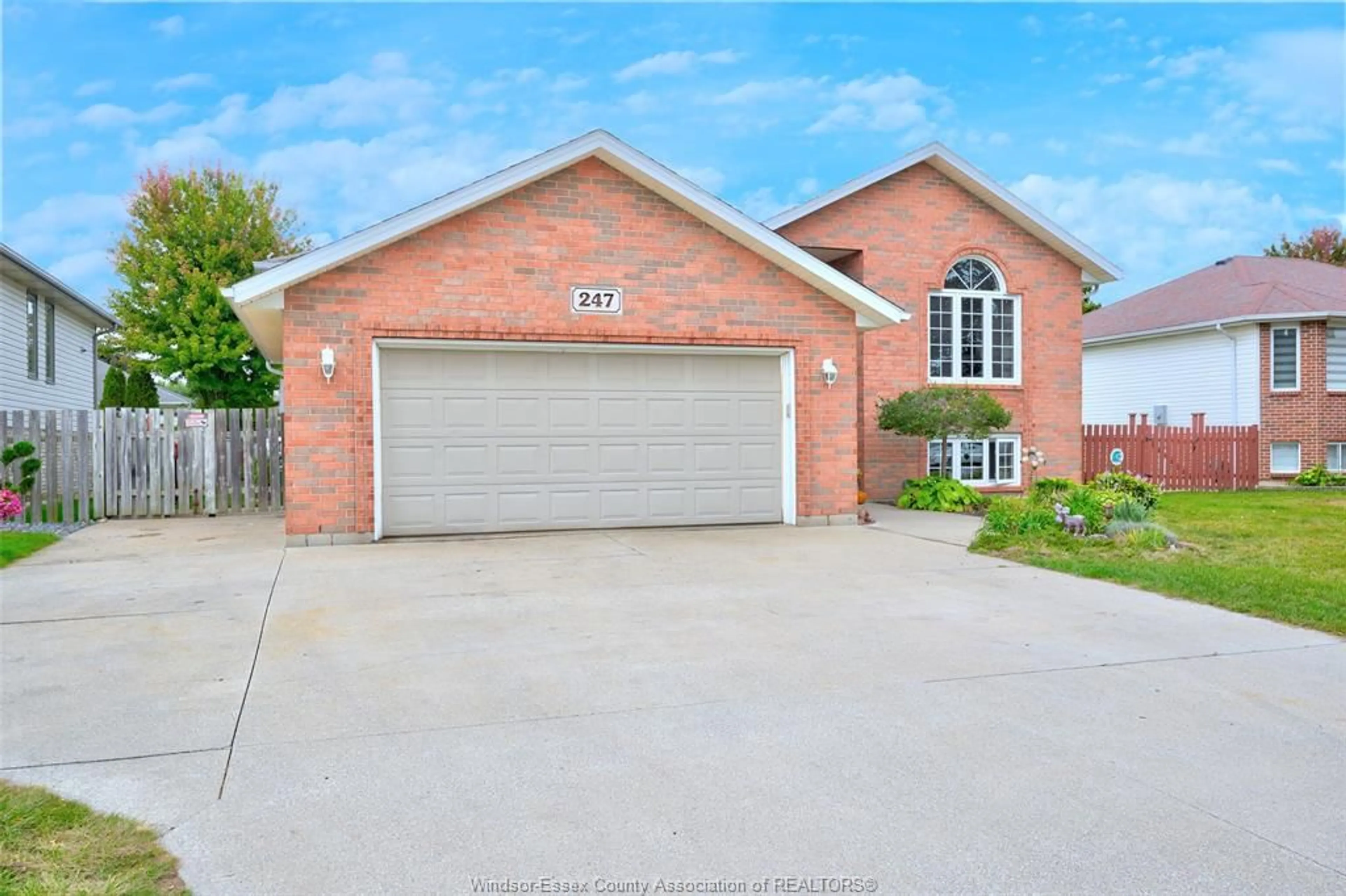 Unknown for 247 WILLOW-WOOD, Lakeshore Ontario N8L 1E3