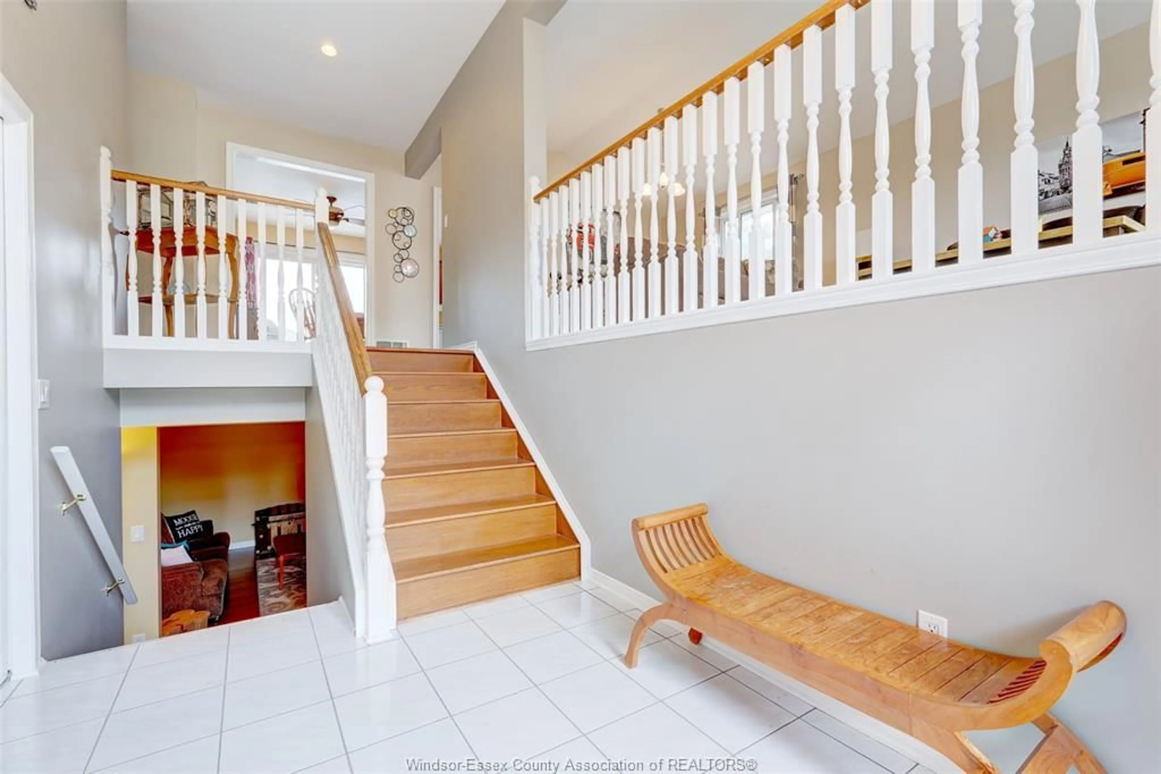 Indoor foyer for 247 WILLOW-WOOD, Lakeshore Ontario N8L 1E3
