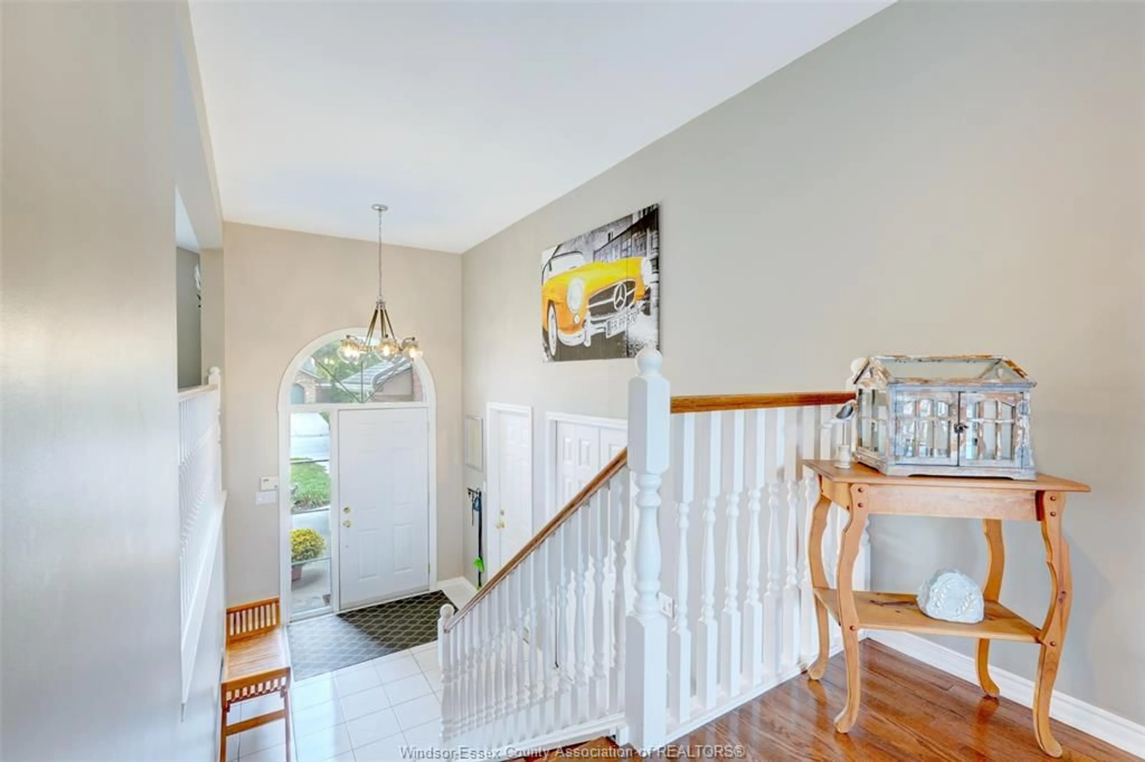 Indoor entryway for 247 WILLOW-WOOD, Lakeshore Ontario N8L 1E3