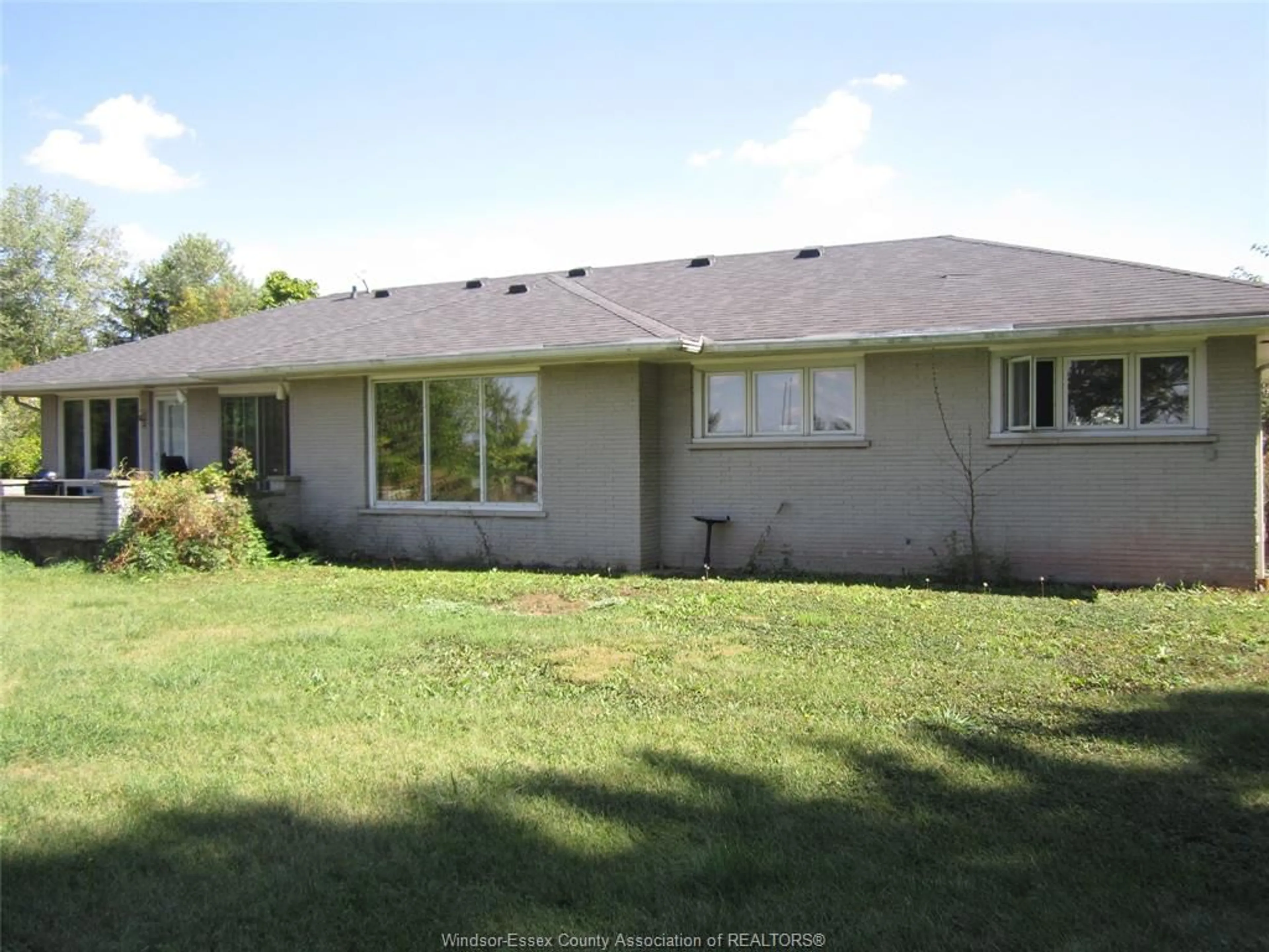 Home with vinyl exterior material, unknown for 9115 SHORT MALDEN Rd, LaSalle Ontario N9J 2V9