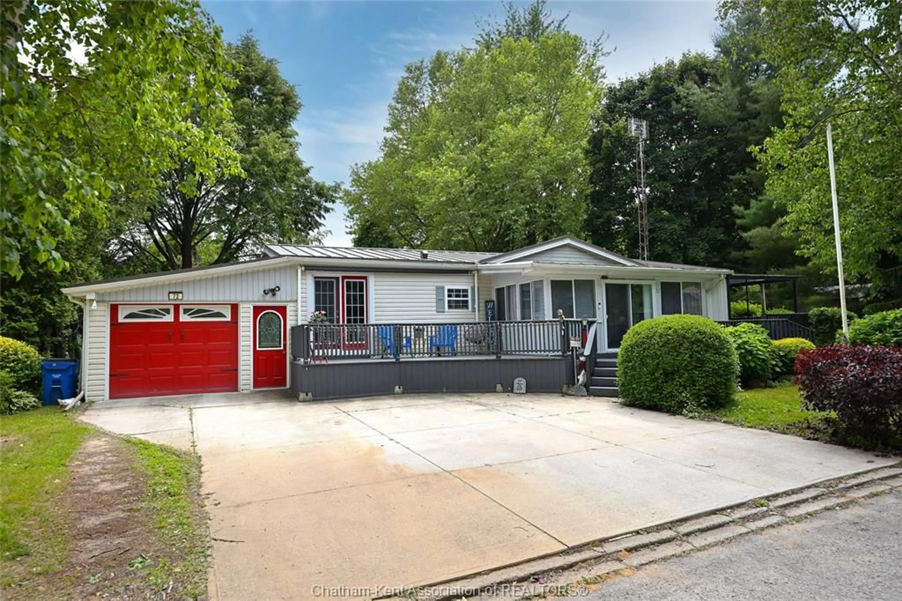 Home with vinyl exterior material, street for 29338 JANE Rd #72, Thamesville Ontario N0P 2K0