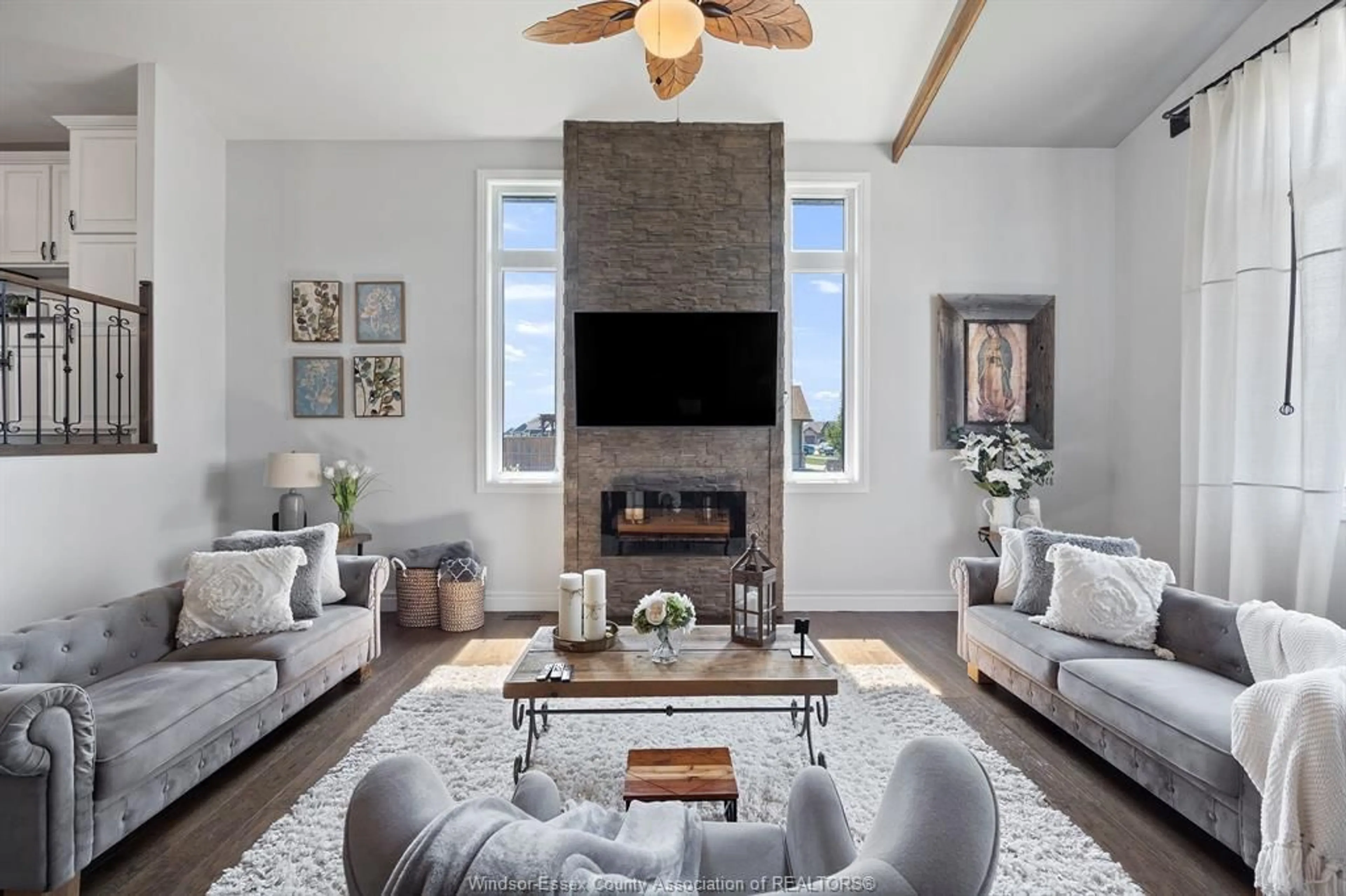 Living room with furniture, unknown for 3 SARA Blvd, Cottam Ontario N0R 1B0