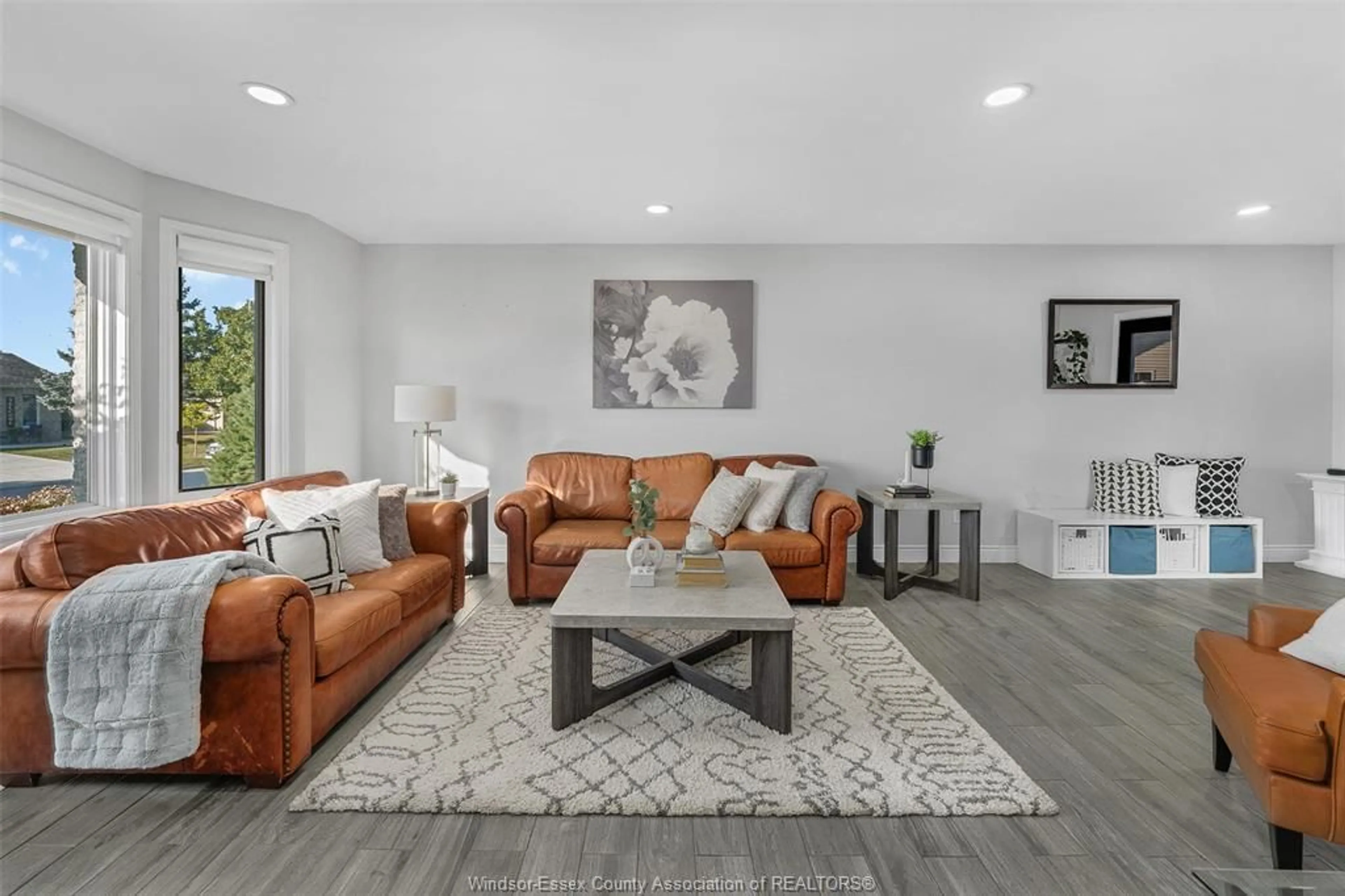 Living room with furniture, ceramic/tile floor for 360 RIDGEVIEW Pl, Amherstburg Ontario N9V 3Y6