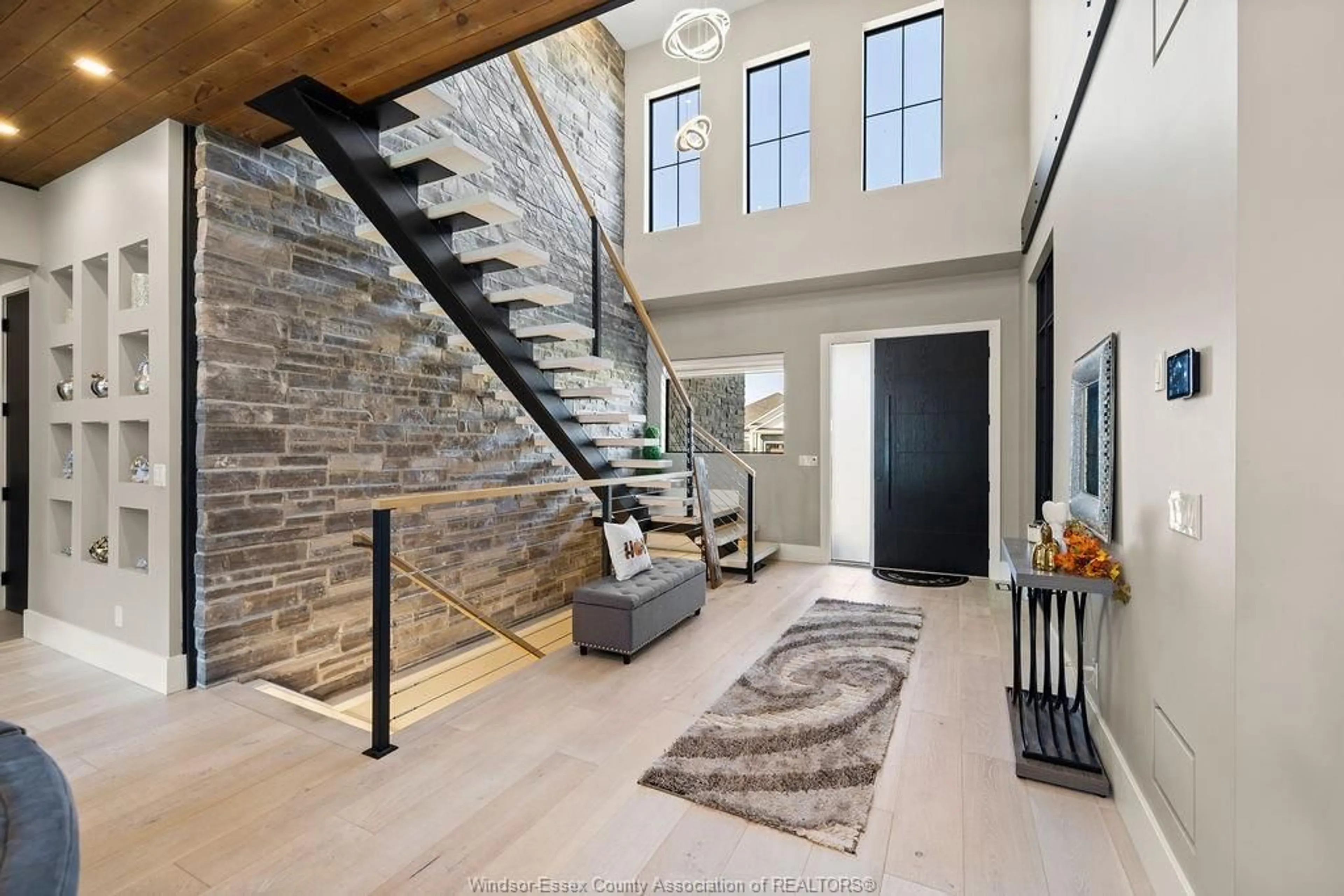 Indoor entryway for 314 WATER Ave, Lakeshore Ontario N0R 1A0