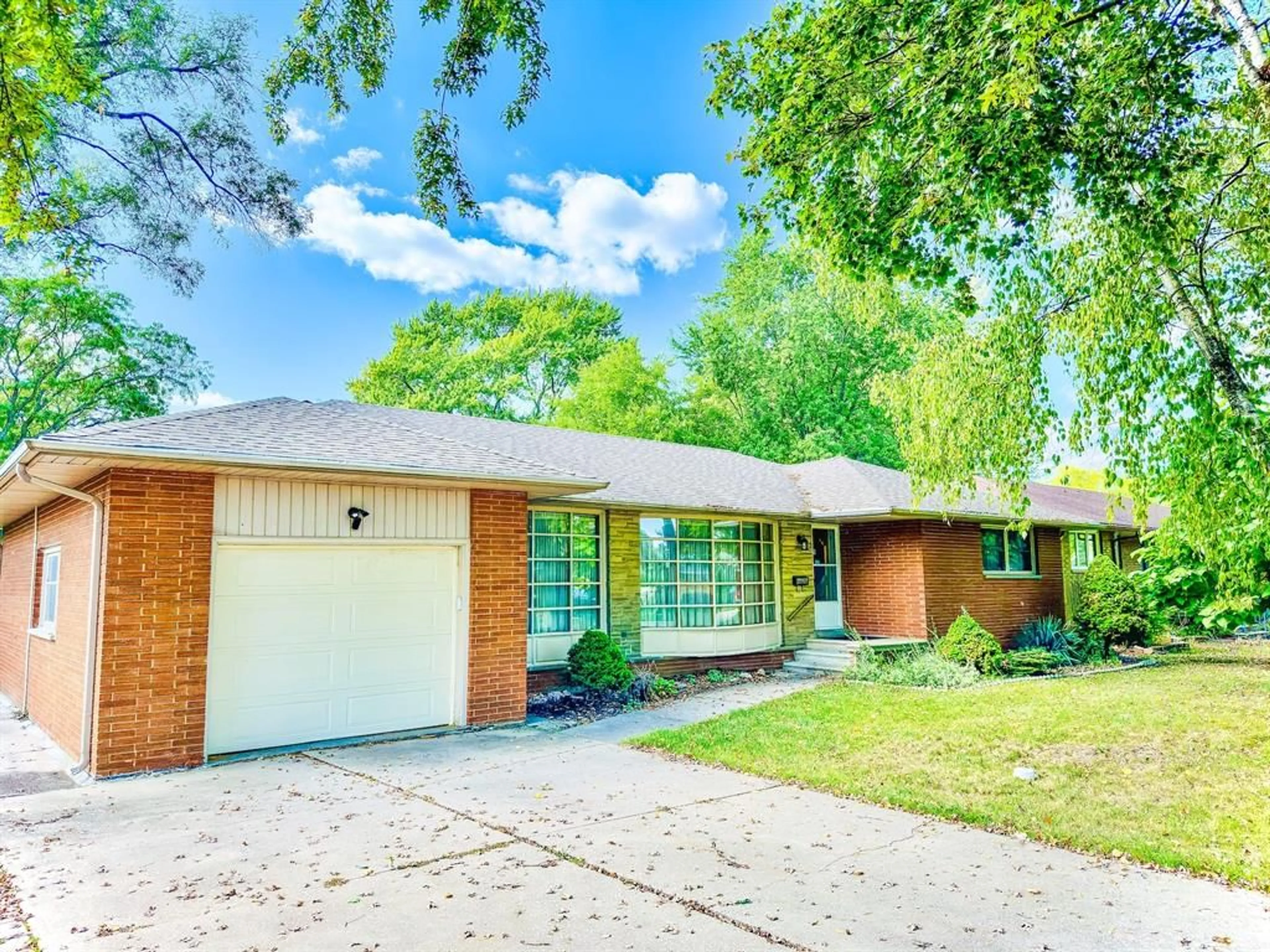 Home with brick exterior material, street for 2797 WESTMINSTER Blvd, Windsor Ontario N8T 1T6