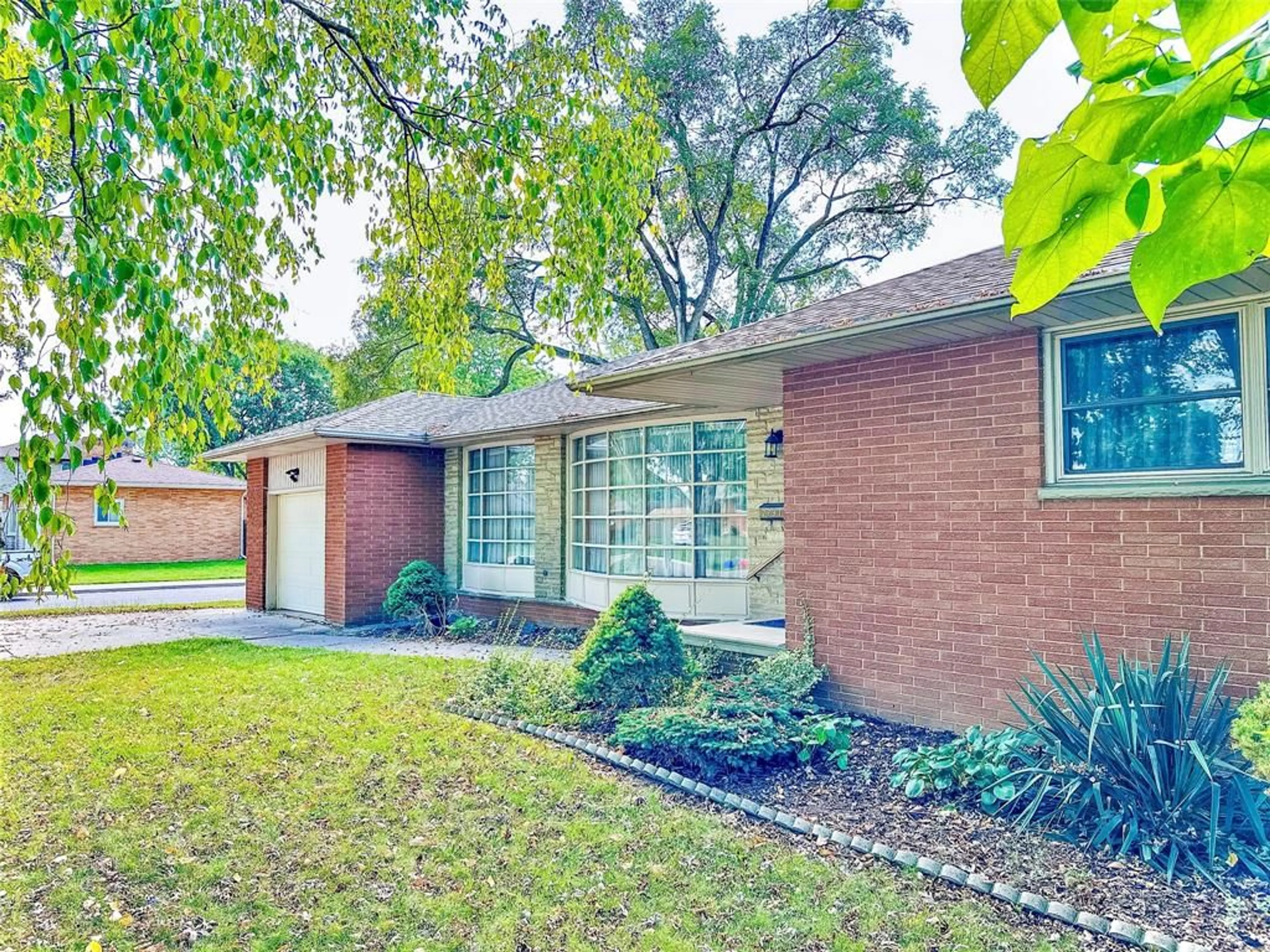 Home with brick exterior material, street for 2797 WESTMINSTER Blvd, Windsor Ontario N8T 1T6