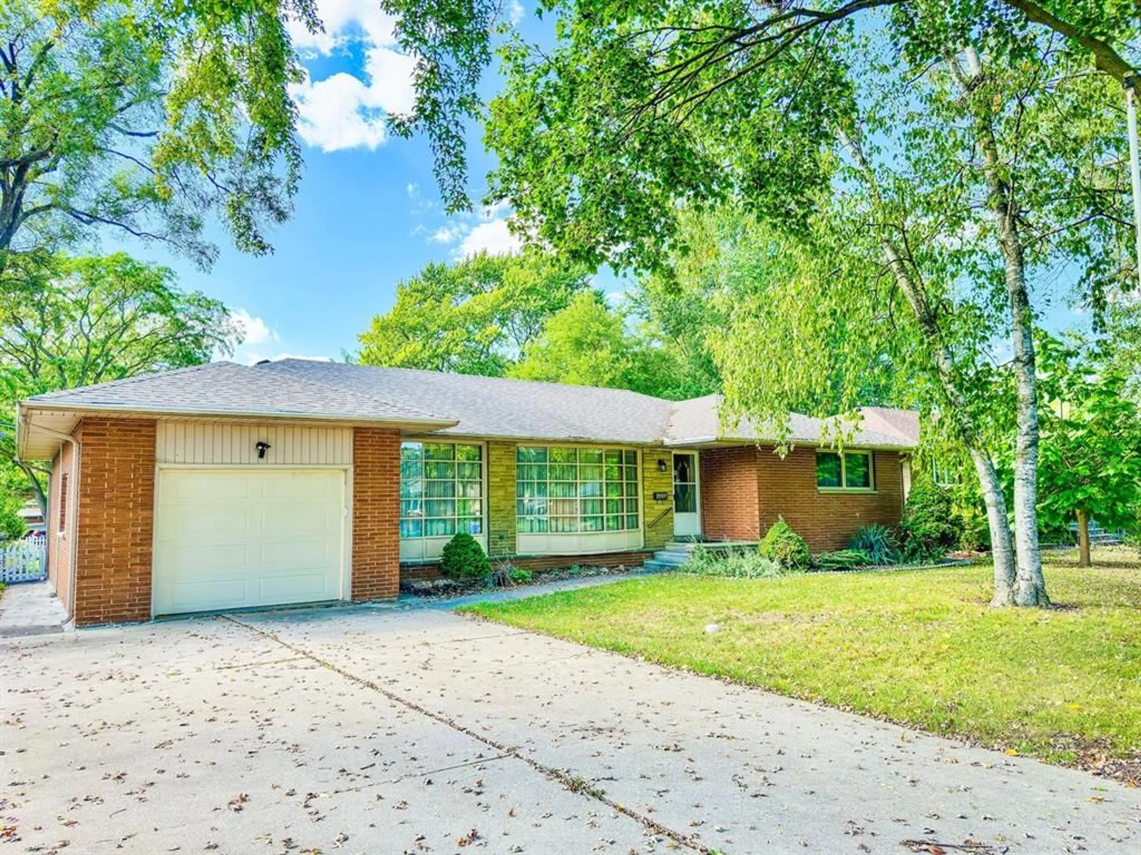 Home with brick exterior material, street for 2797 WESTMINSTER Blvd, Windsor Ontario N8T 1T6
