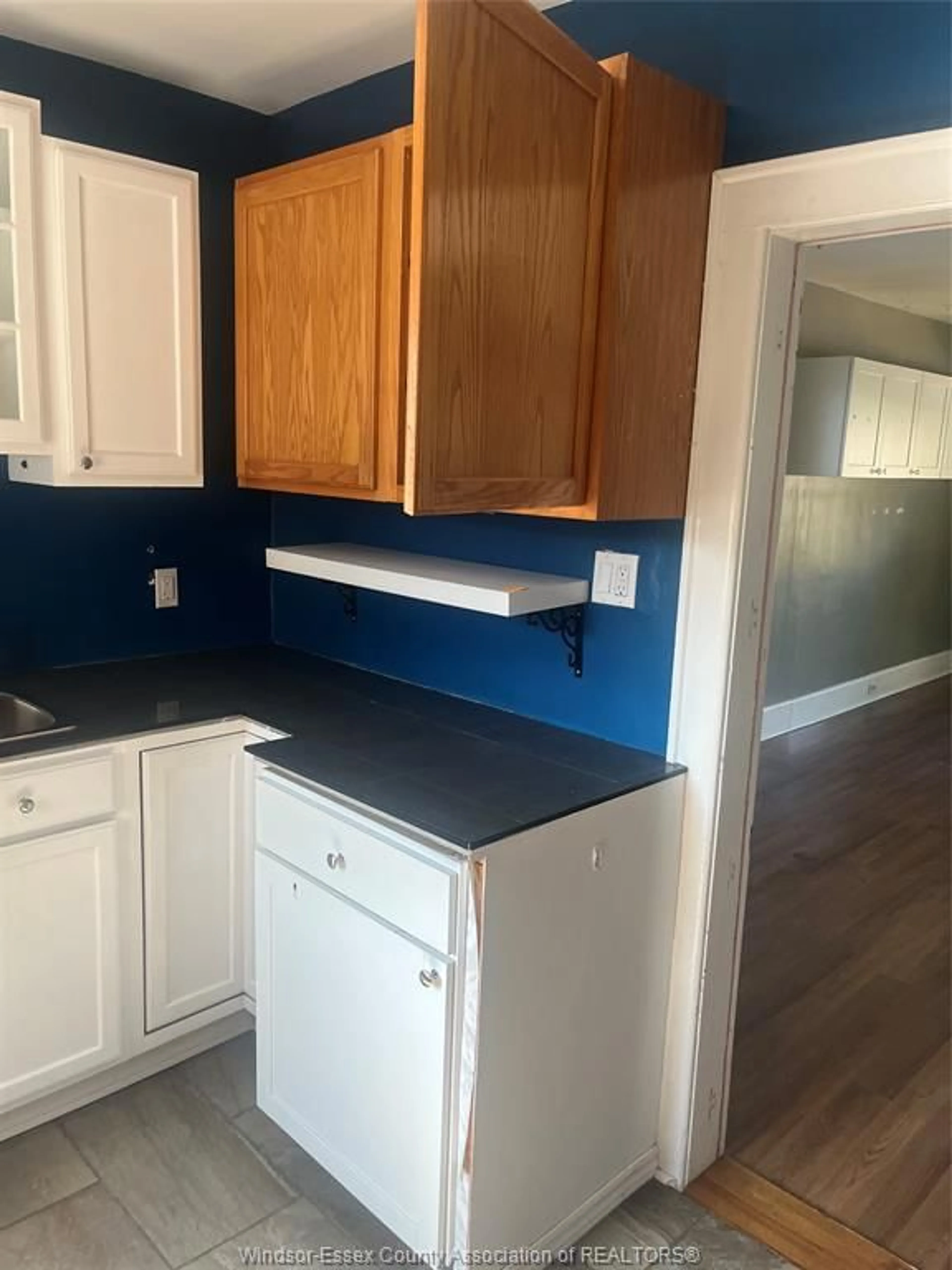 Standard kitchen, unknown for 403 CLINTON, Windsor Ontario N8X 1A7