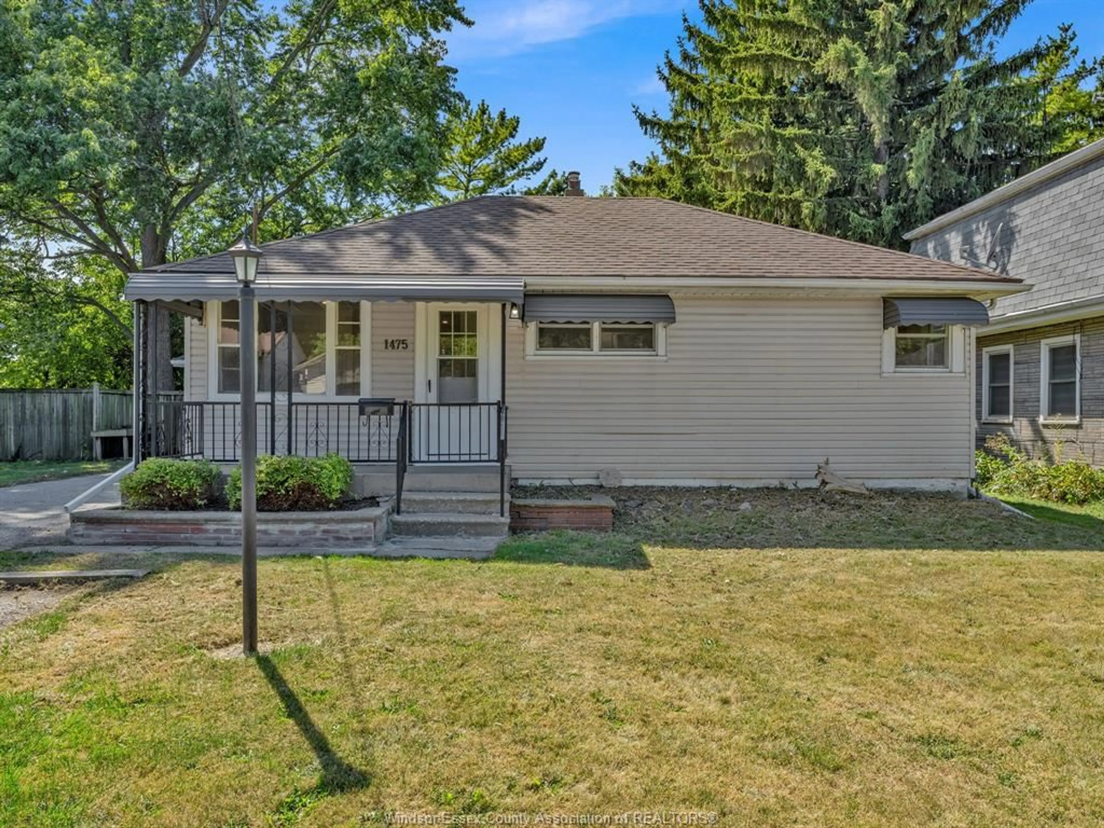 Home with vinyl exterior material, street for 1475 EVERTS Ave, Windsor Ontario N9B 3E2