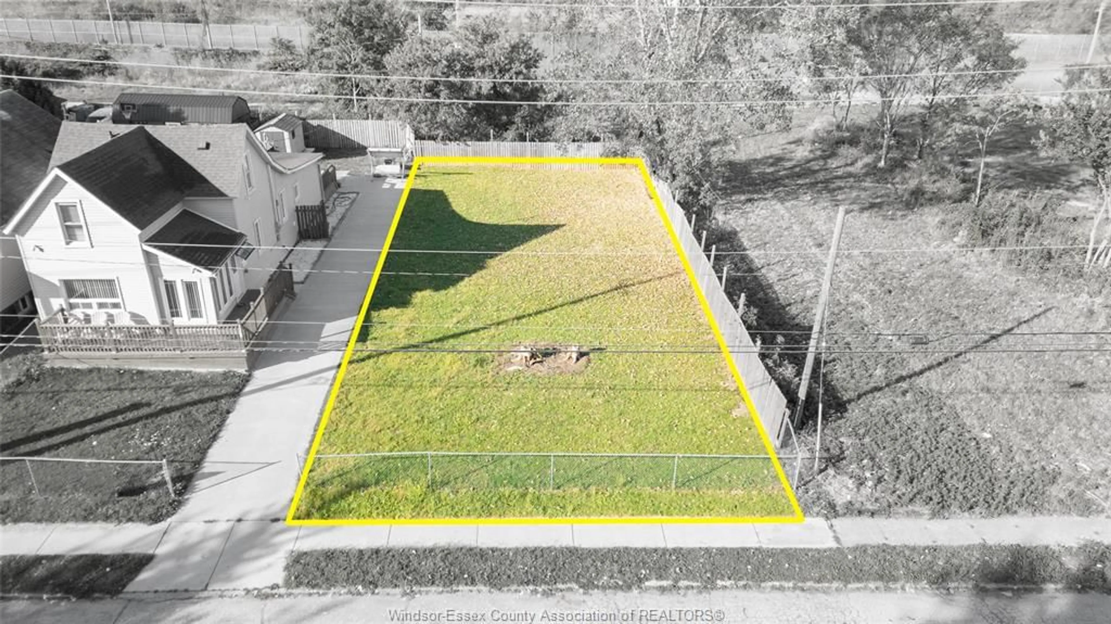 A pic from outside/outdoor area/front of a property/back of a property/a pic from drone, street for 0 WELLINGTON, Windsor Ontario N8X 2C1