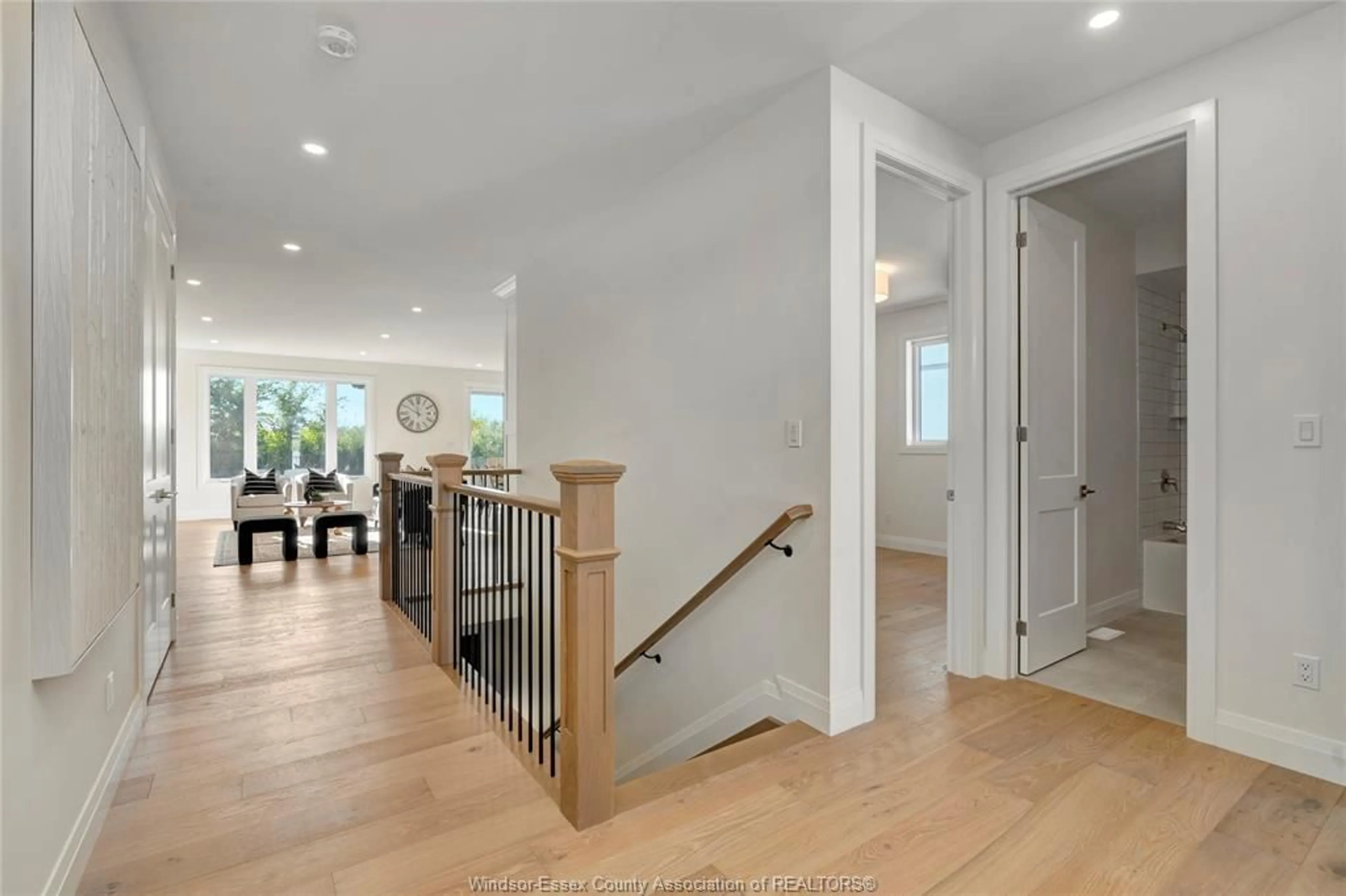 Indoor entryway for 76 BELLEVIEW Dr, Kingsville Ontario N0R 1B0