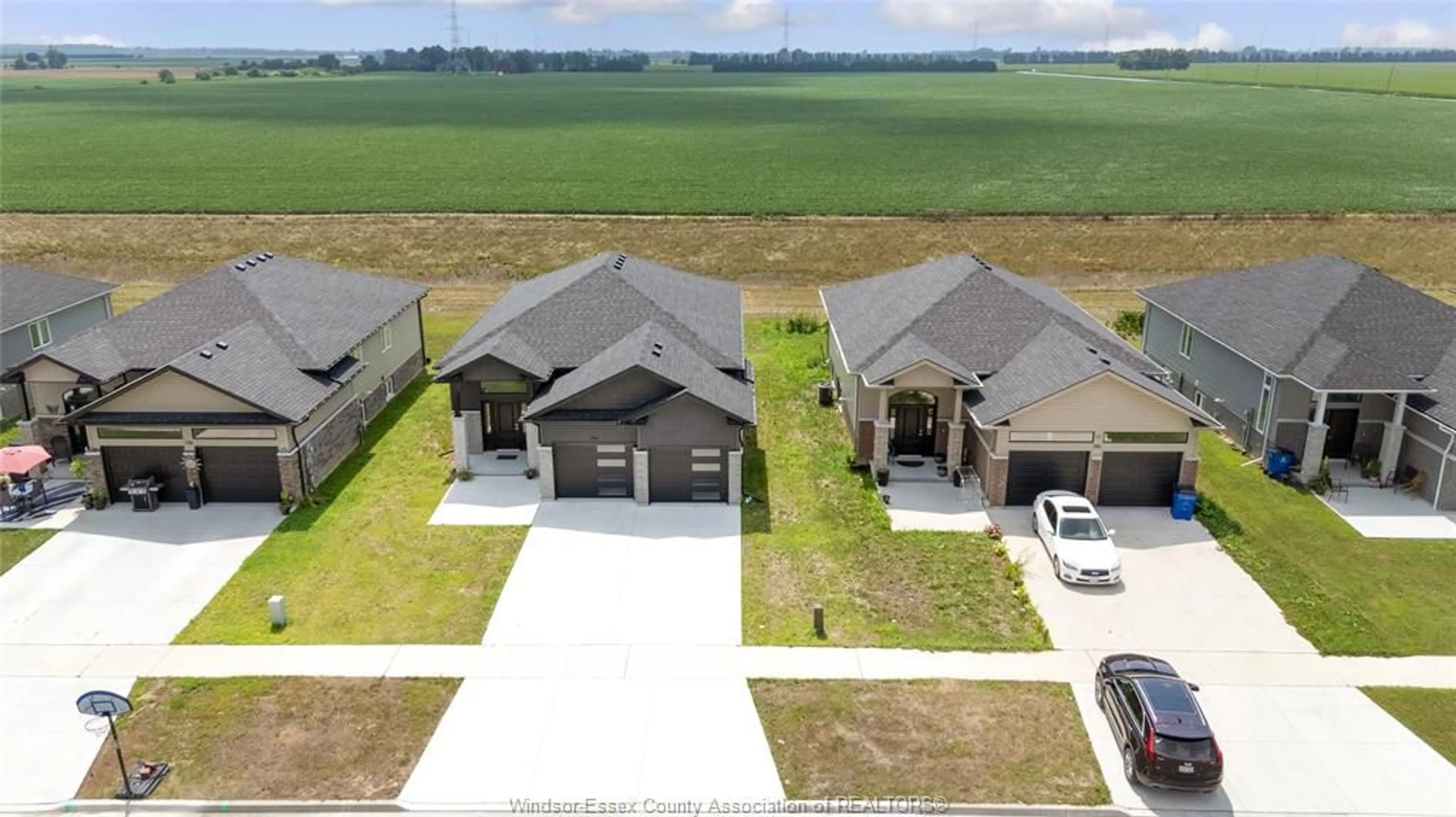 A pic from outside/outdoor area/front of a property/back of a property/a pic from drone, unknown for 794 KEIL Dr, Chatham Ontario N7M 0T4