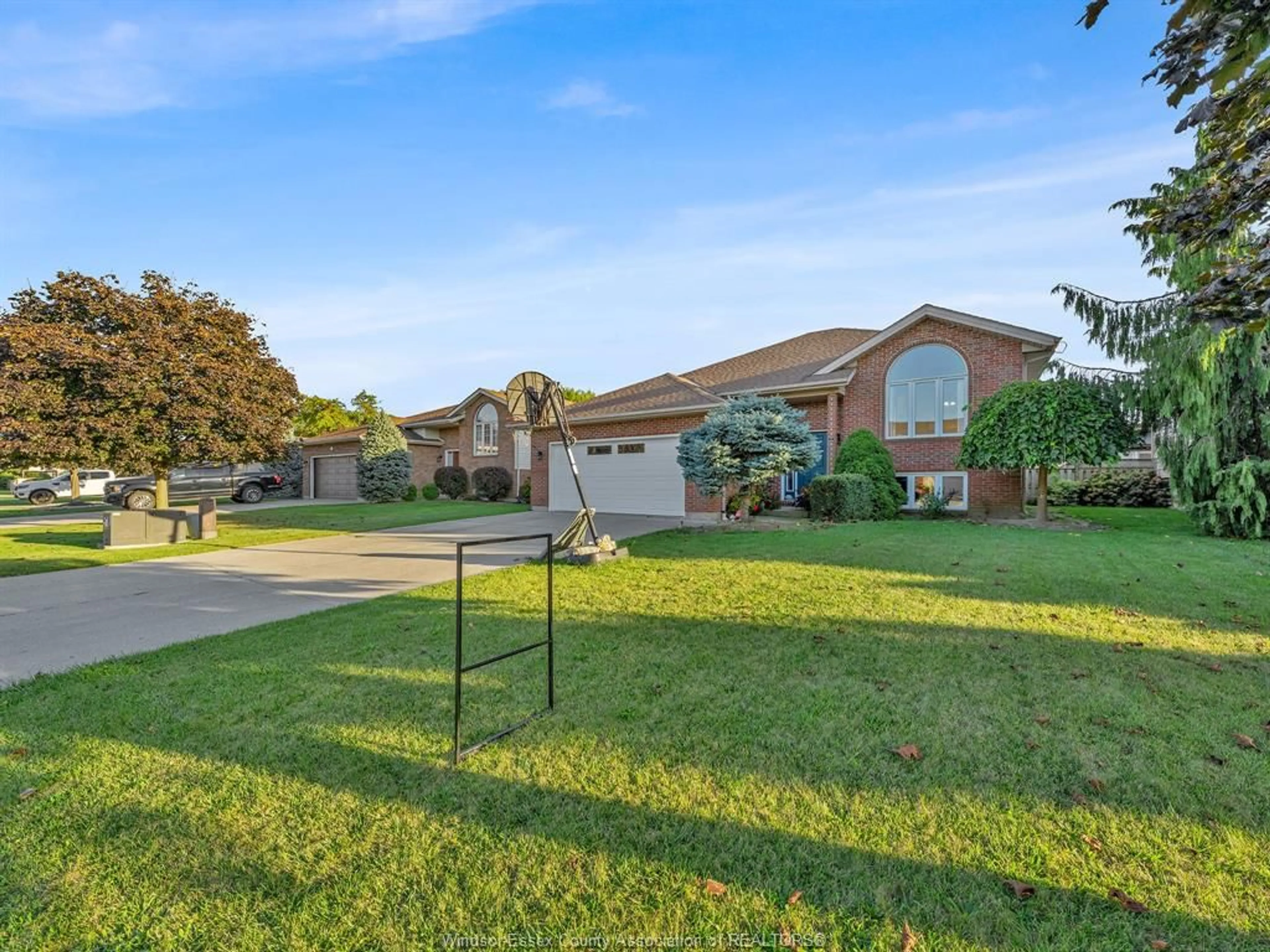 A pic from outside/outdoor area/front of a property/back of a property/a pic from drone, water/lake/river/ocean view for 73 WAKEFIELD Ave, Leamington Ontario N8H 5J8