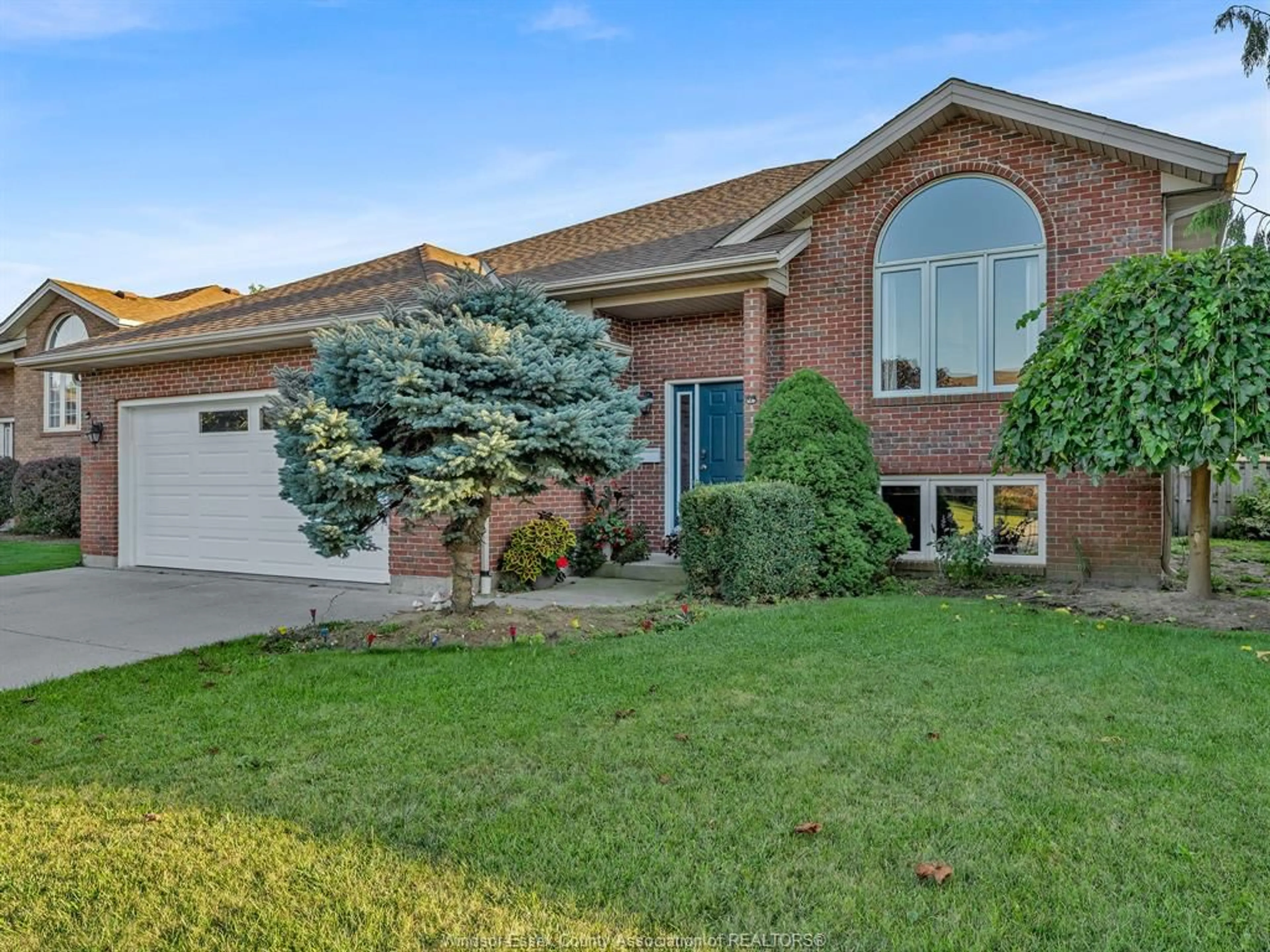 Home with brick exterior material, street for 73 WAKEFIELD Ave, Leamington Ontario N8H 5J8