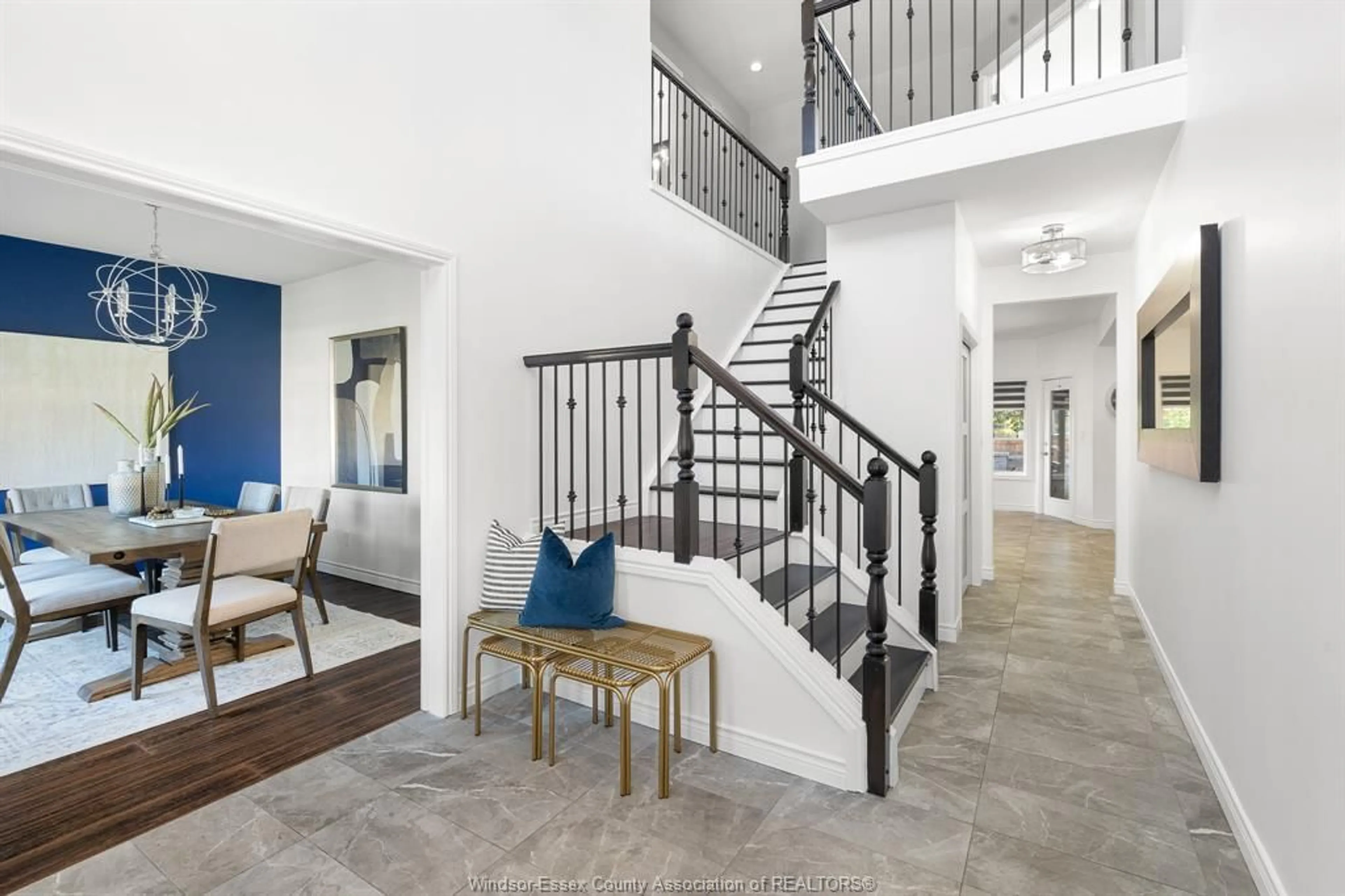 Indoor entryway for 415 BEACH GROVE Dr, Tecumseh Ontario N8N 1K6