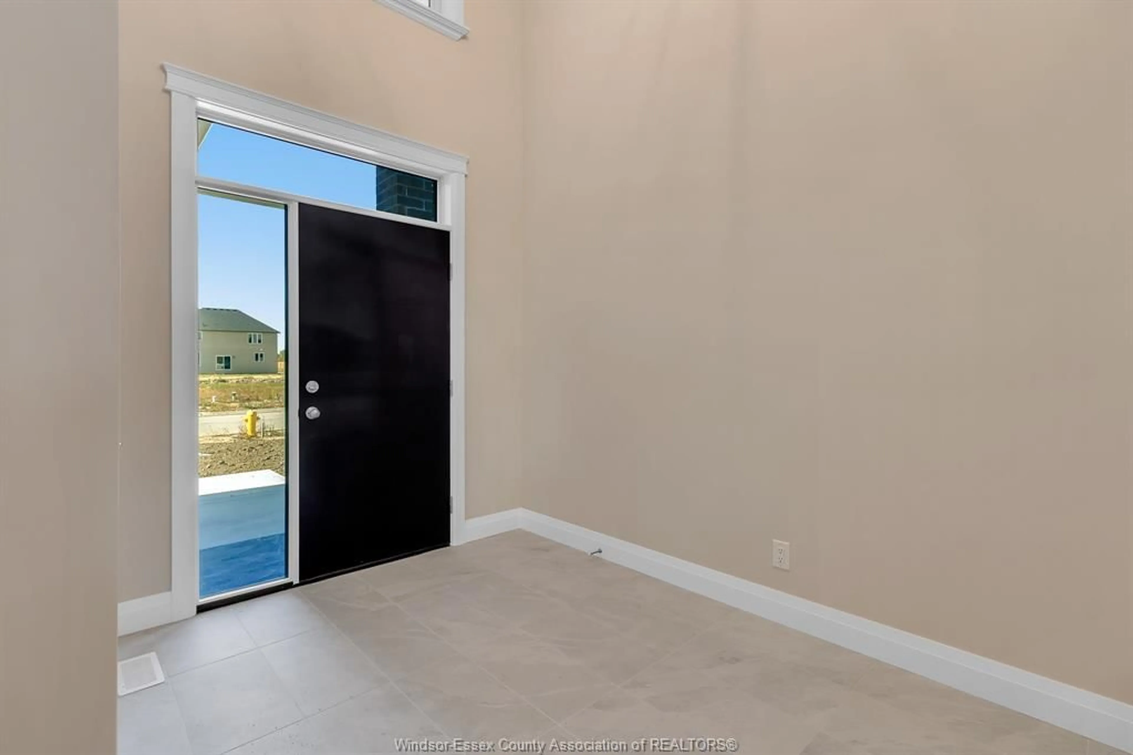 Indoor foyer for 560 FLETCHER, Lakeshore Ontario N0R 1A0